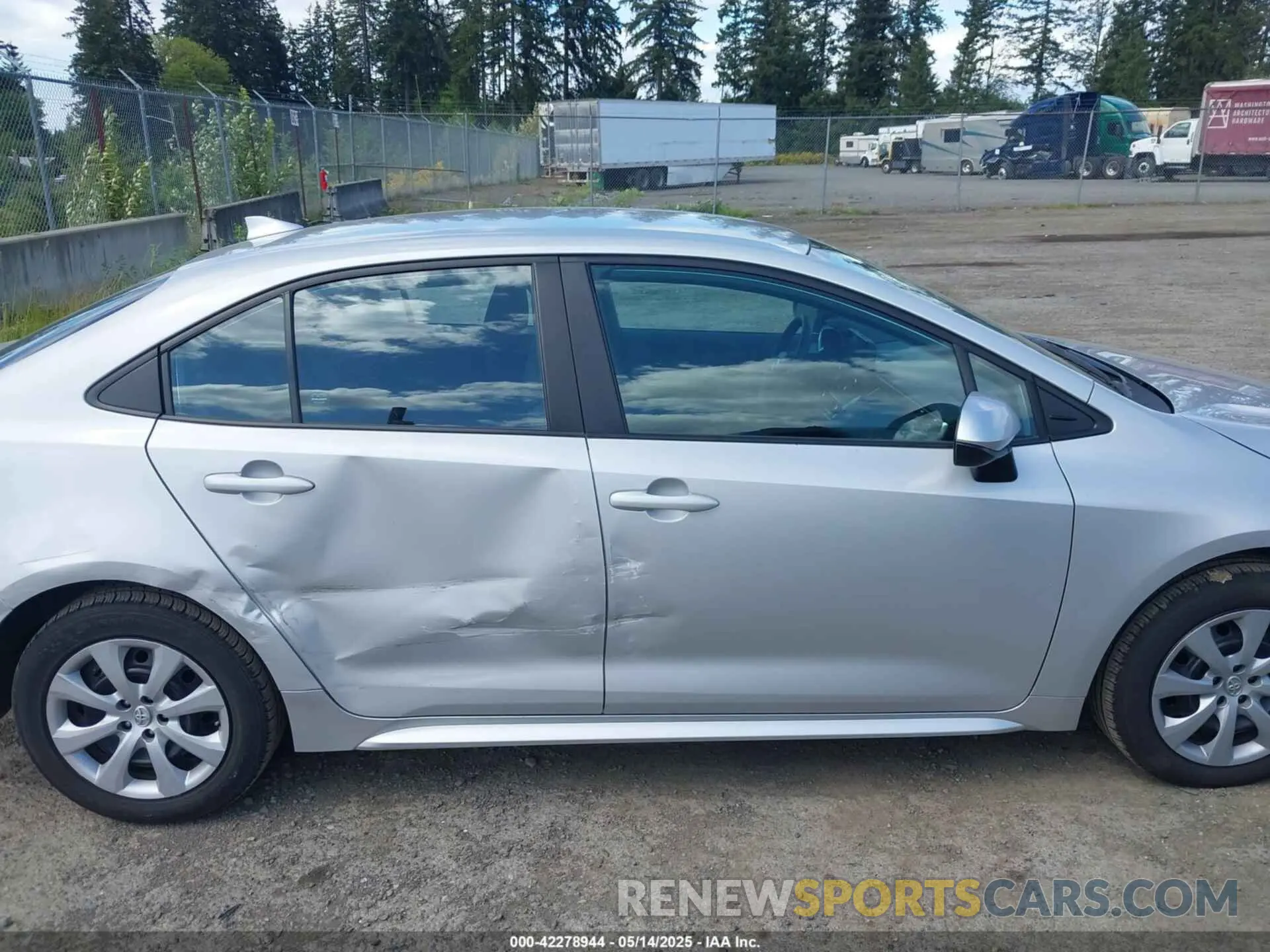 13 Photograph of a damaged car 5YFEPMAE3NP341697 TOYOTA COROLLA 2022