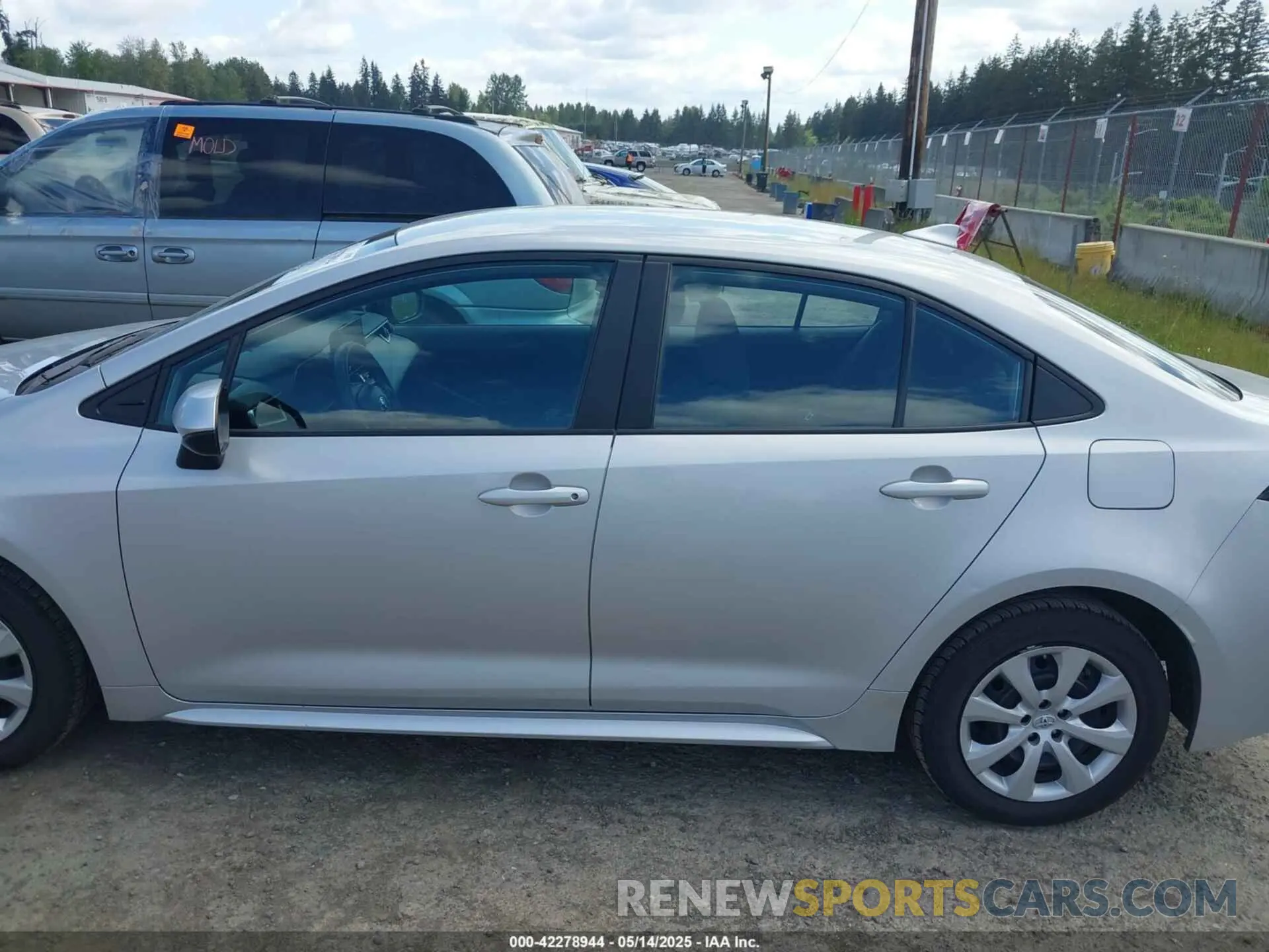 14 Photograph of a damaged car 5YFEPMAE3NP341697 TOYOTA COROLLA 2022