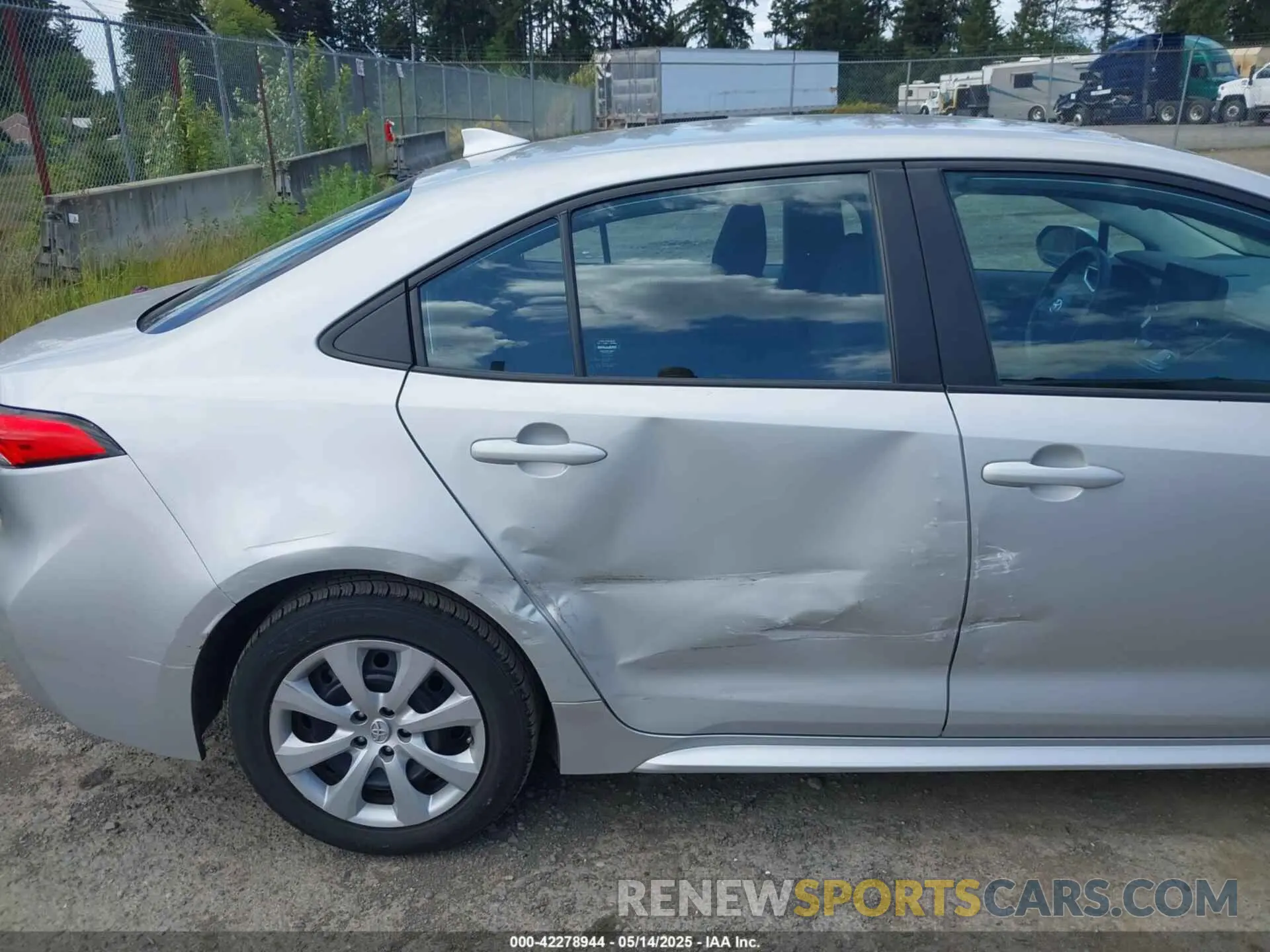 6 Photograph of a damaged car 5YFEPMAE3NP341697 TOYOTA COROLLA 2022