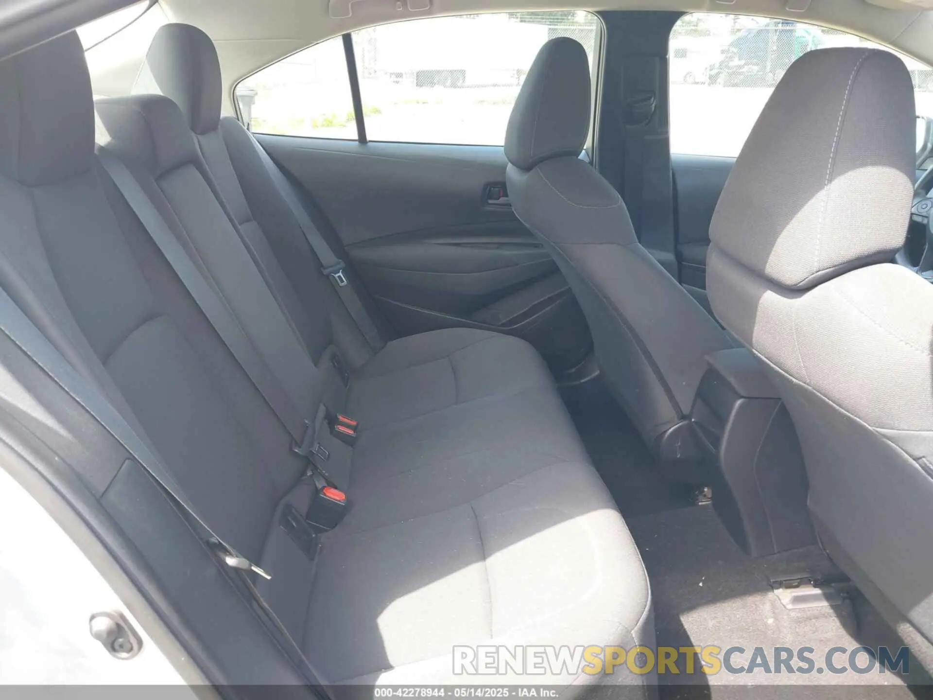8 Photograph of a damaged car 5YFEPMAE3NP341697 TOYOTA COROLLA 2022