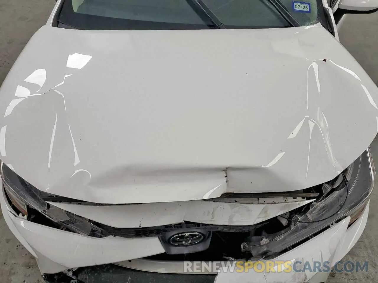 11 Photograph of a damaged car 5YFEPMAE3NP346835 TOYOTA COROLLA 2022