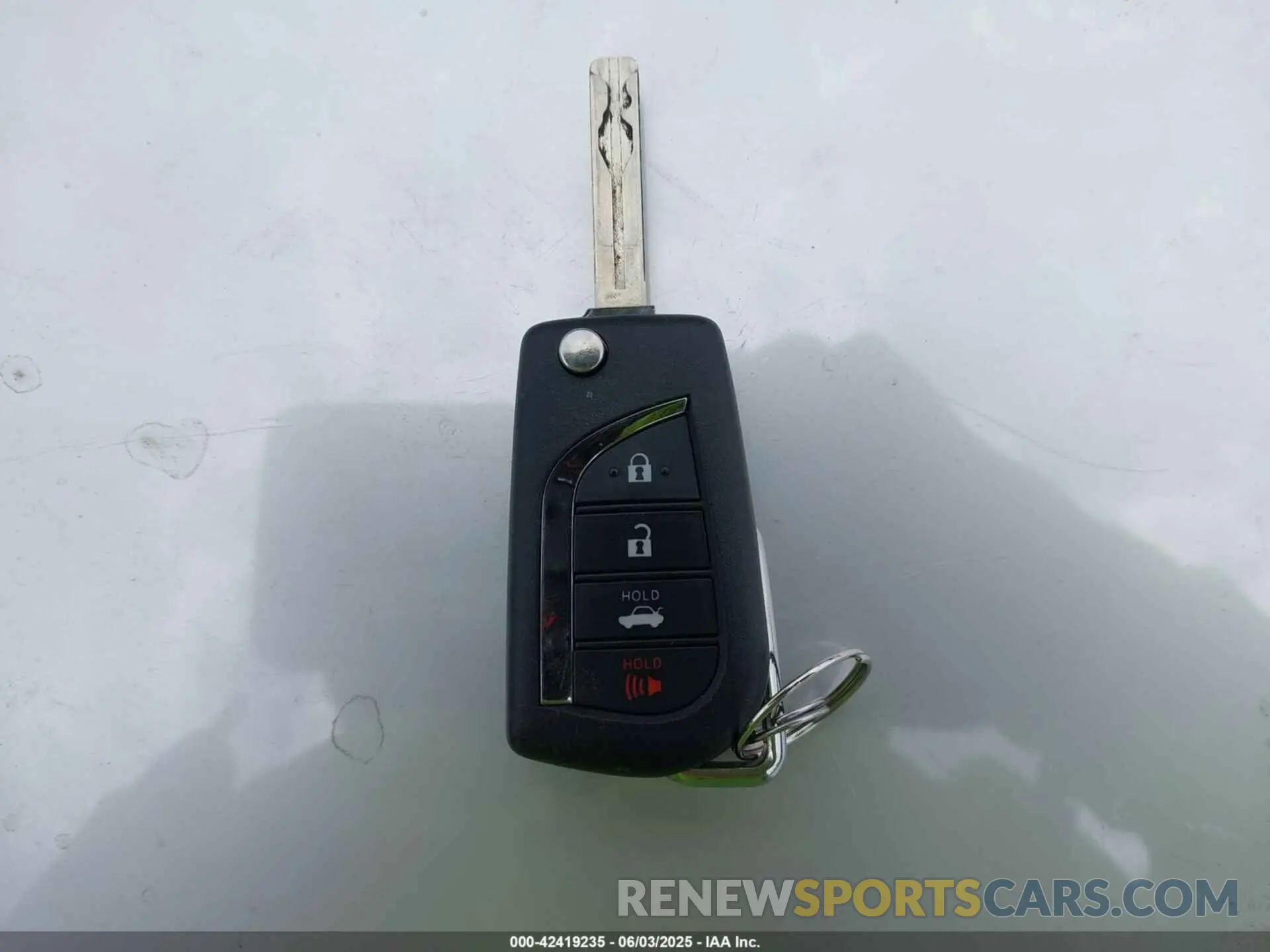 11 Photograph of a damaged car 5YFEPMAE3NP348813 TOYOTA COROLLA 2022