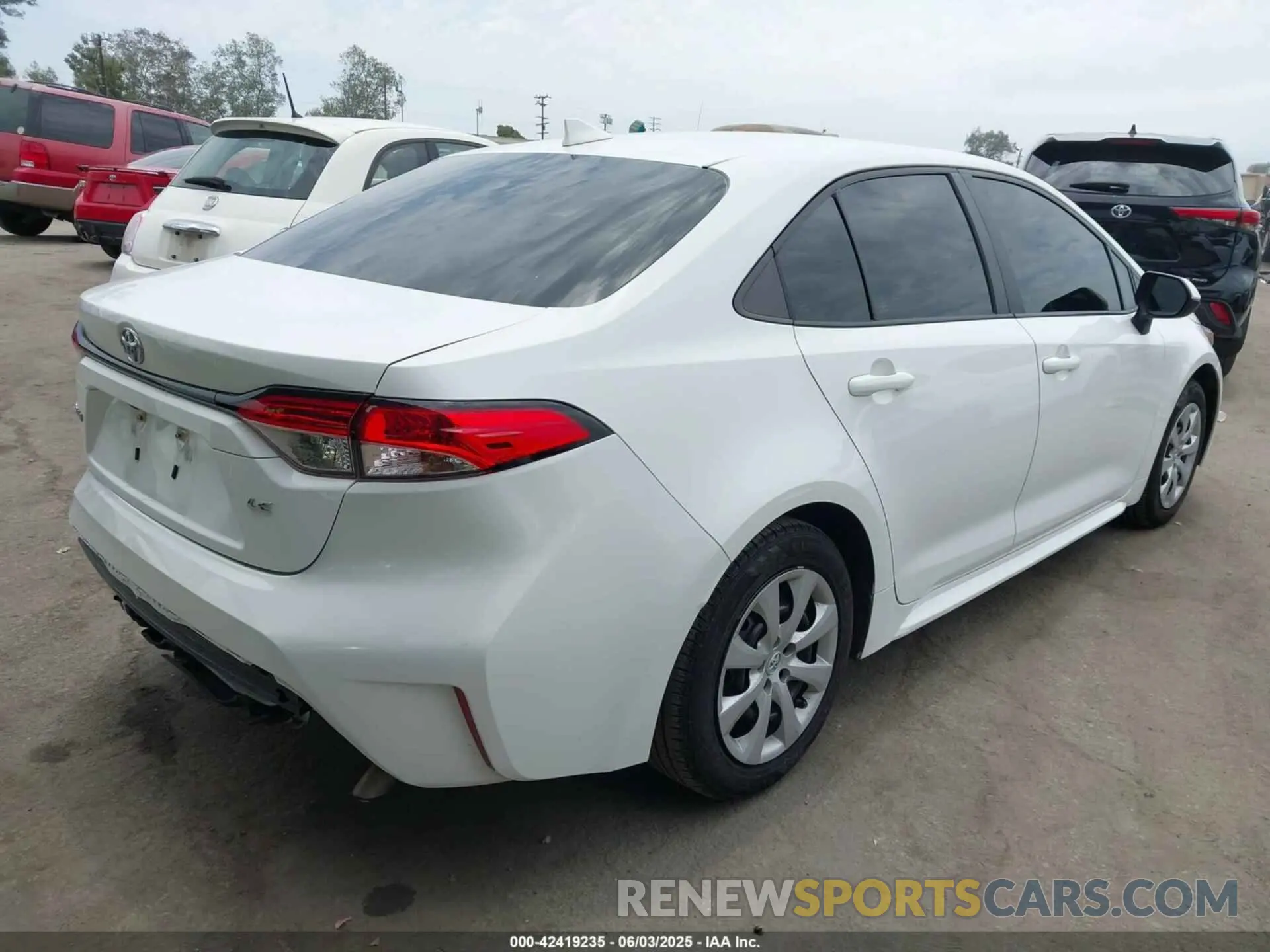 4 Photograph of a damaged car 5YFEPMAE3NP348813 TOYOTA COROLLA 2022