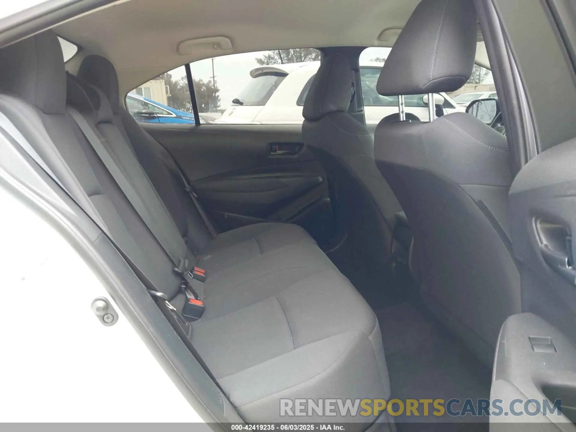 8 Photograph of a damaged car 5YFEPMAE3NP348813 TOYOTA COROLLA 2022