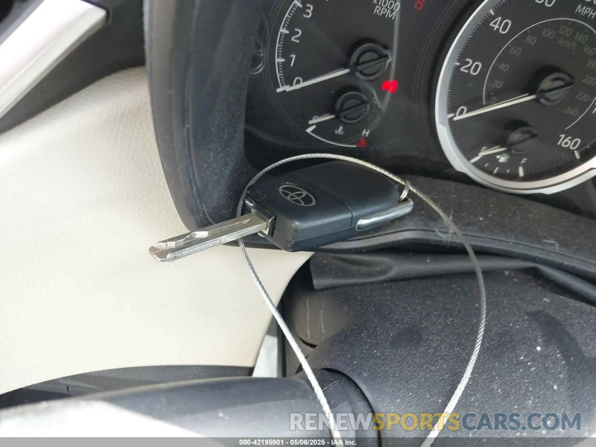 11 Photograph of a damaged car 5YFEPMAE3NP356037 TOYOTA COROLLA 2022