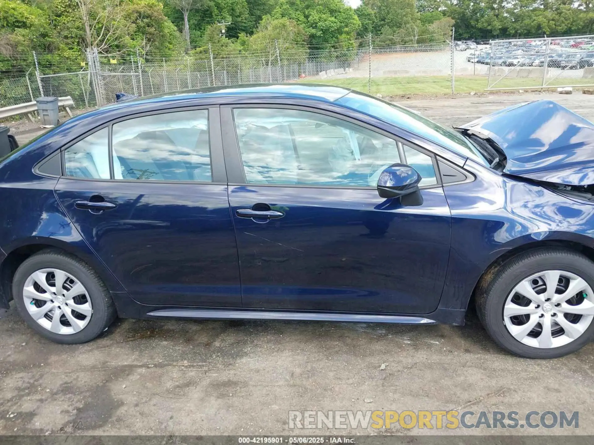 13 Photograph of a damaged car 5YFEPMAE3NP356037 TOYOTA COROLLA 2022