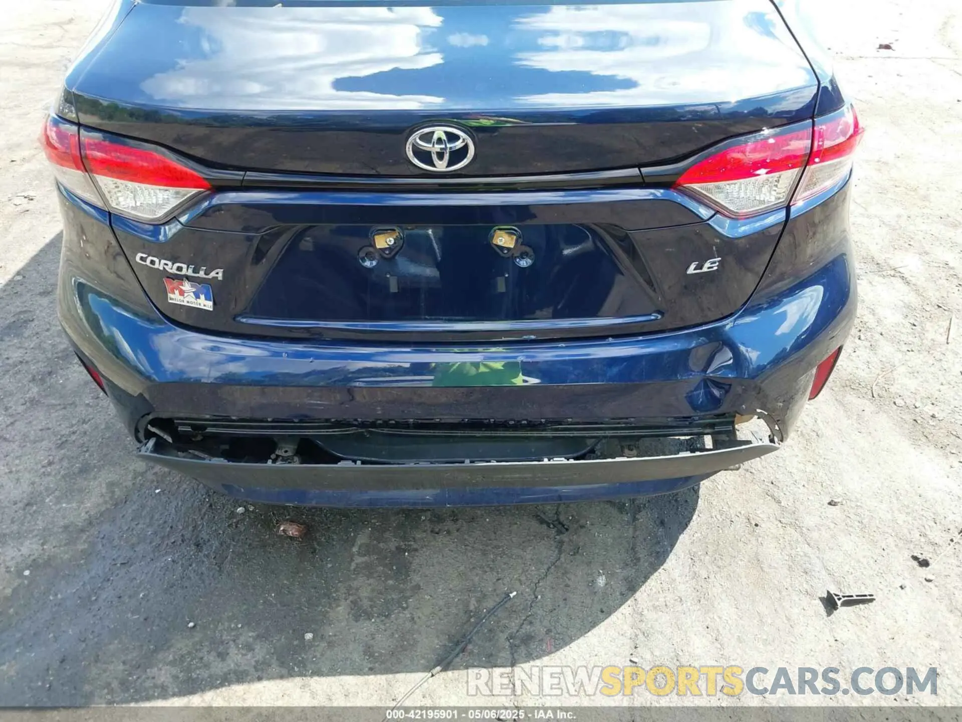 17 Photograph of a damaged car 5YFEPMAE3NP356037 TOYOTA COROLLA 2022