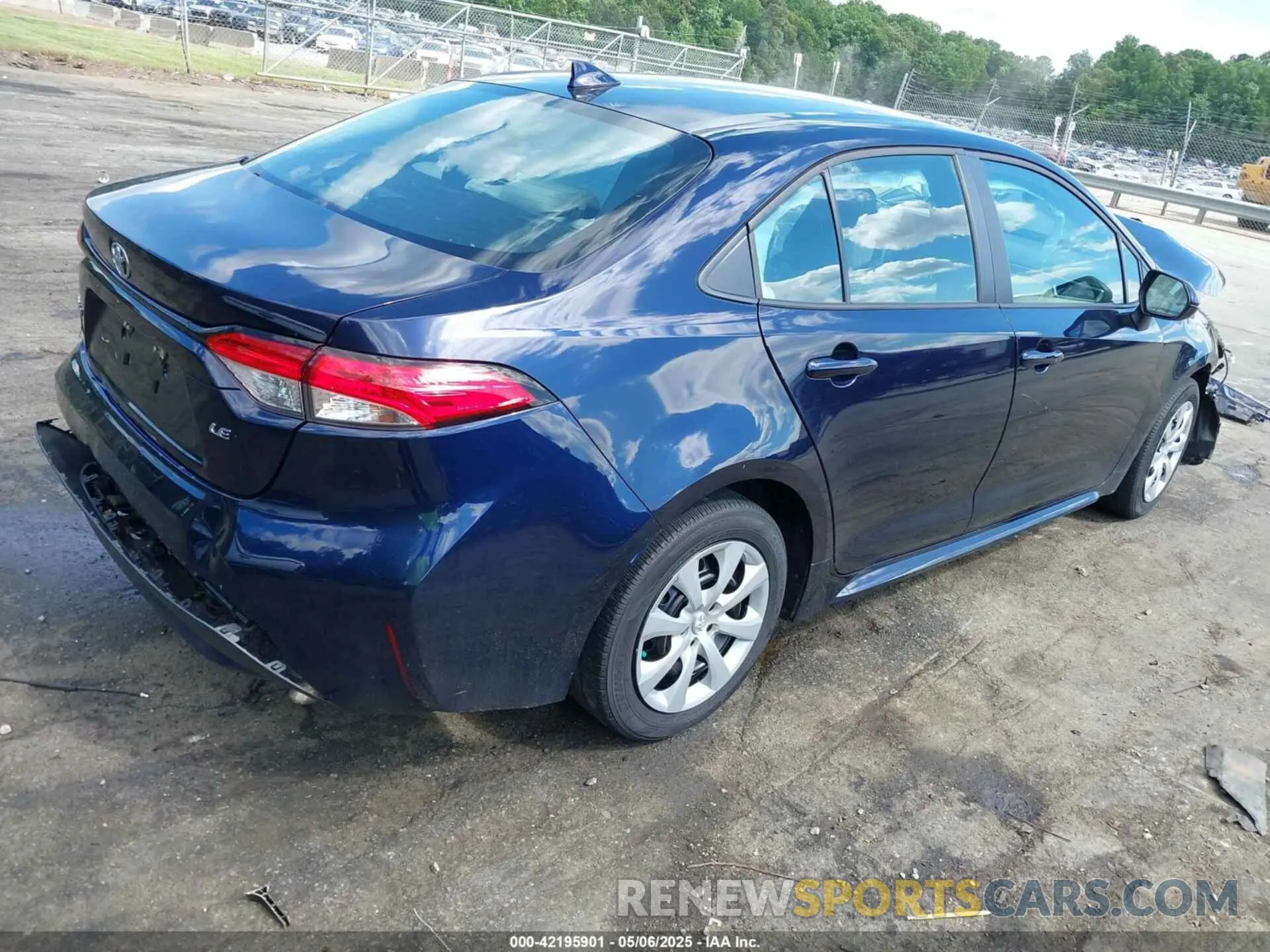 4 Photograph of a damaged car 5YFEPMAE3NP356037 TOYOTA COROLLA 2022