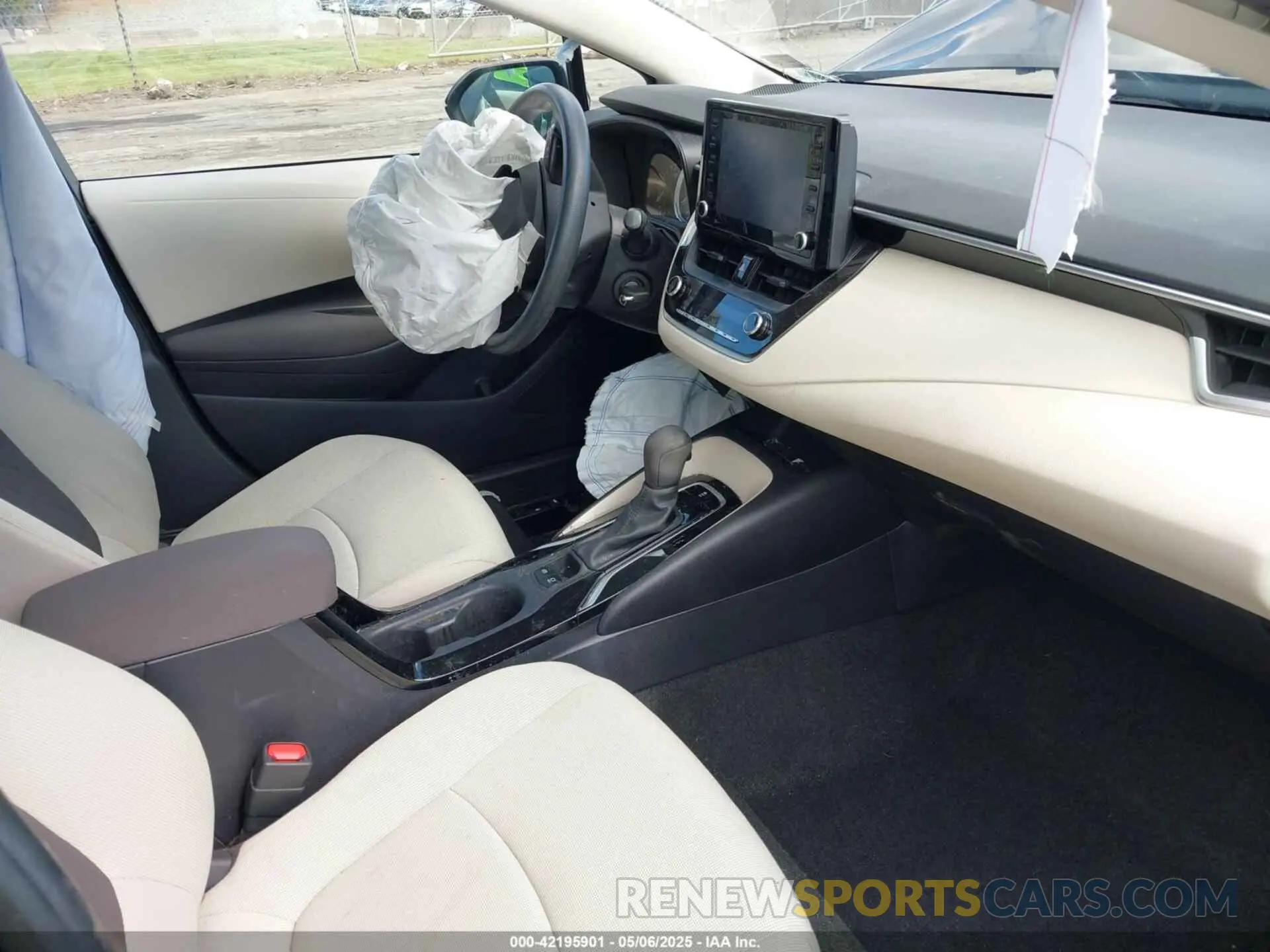 5 Photograph of a damaged car 5YFEPMAE3NP356037 TOYOTA COROLLA 2022