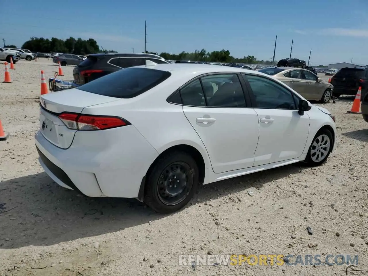 3 Photograph of a damaged car 5YFEPMAE3NP366888 TOYOTA COROLLA 2022
