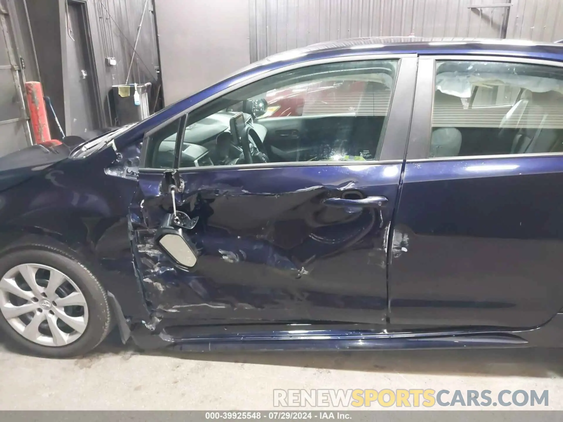18 Photograph of a damaged car 5YFEPMAE3NP367667 TOYOTA COROLLA 2022