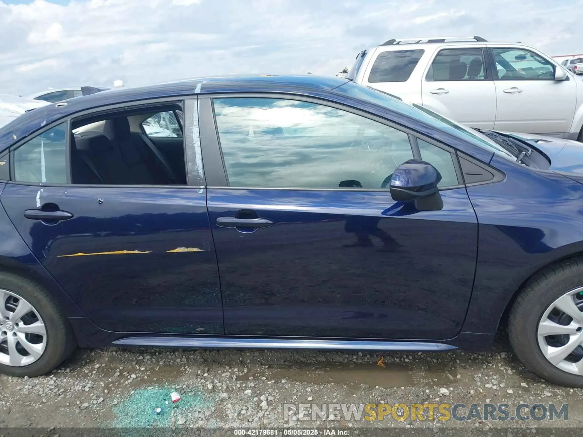 13 Photograph of a damaged car 5YFEPMAE3NP371086 TOYOTA COROLLA 2022