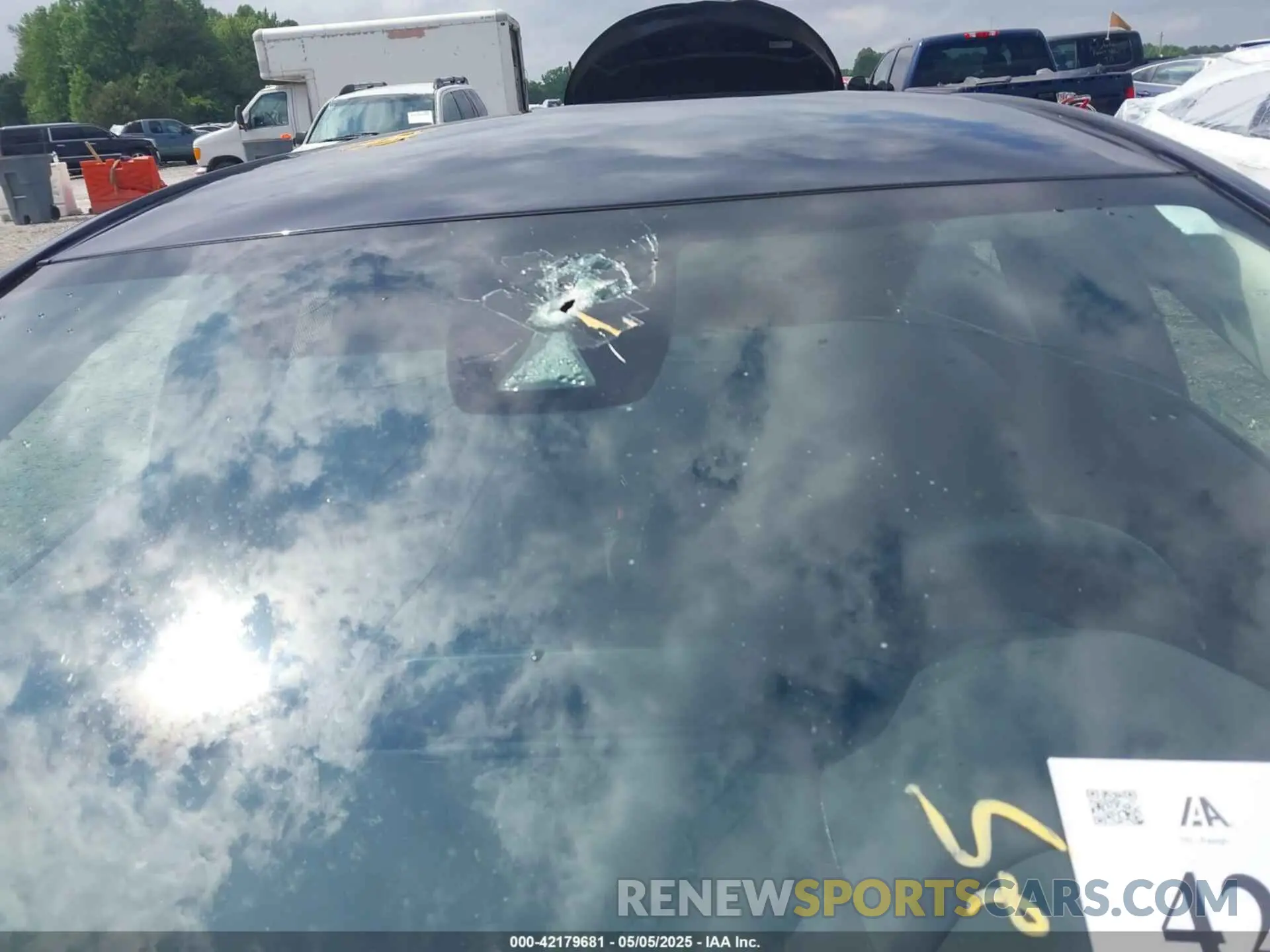 17 Photograph of a damaged car 5YFEPMAE3NP371086 TOYOTA COROLLA 2022