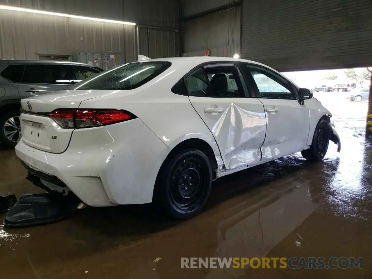 3 Photograph of a damaged car 5YFEPMAE3NP373453 TOYOTA COROLLA 2022