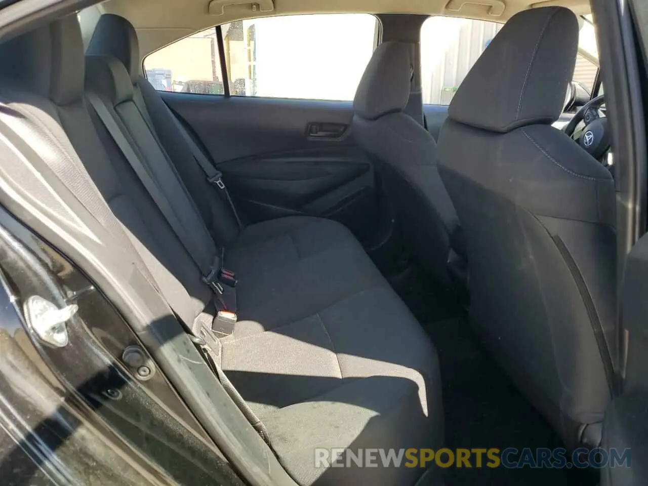 10 Photograph of a damaged car 5YFEPMAE3NP384355 TOYOTA COROLLA 2022