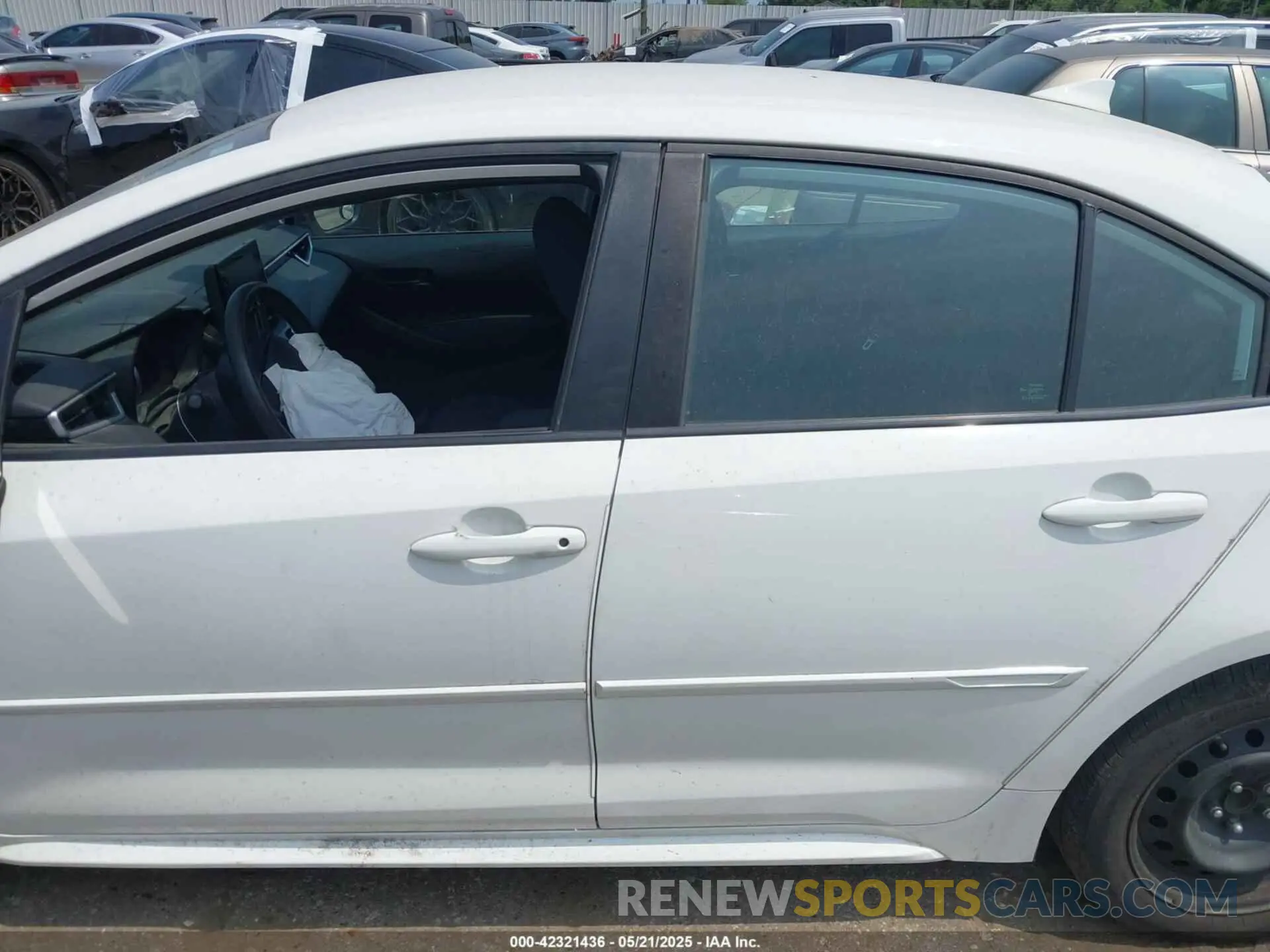 14 Photograph of a damaged car 5YFEPMAE4NP273409 TOYOTA COROLLA 2022
