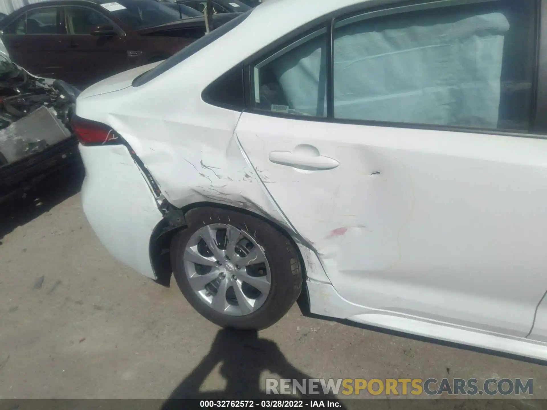 6 Photograph of a damaged car 5YFEPMAE4NP274284 TOYOTA COROLLA 2022