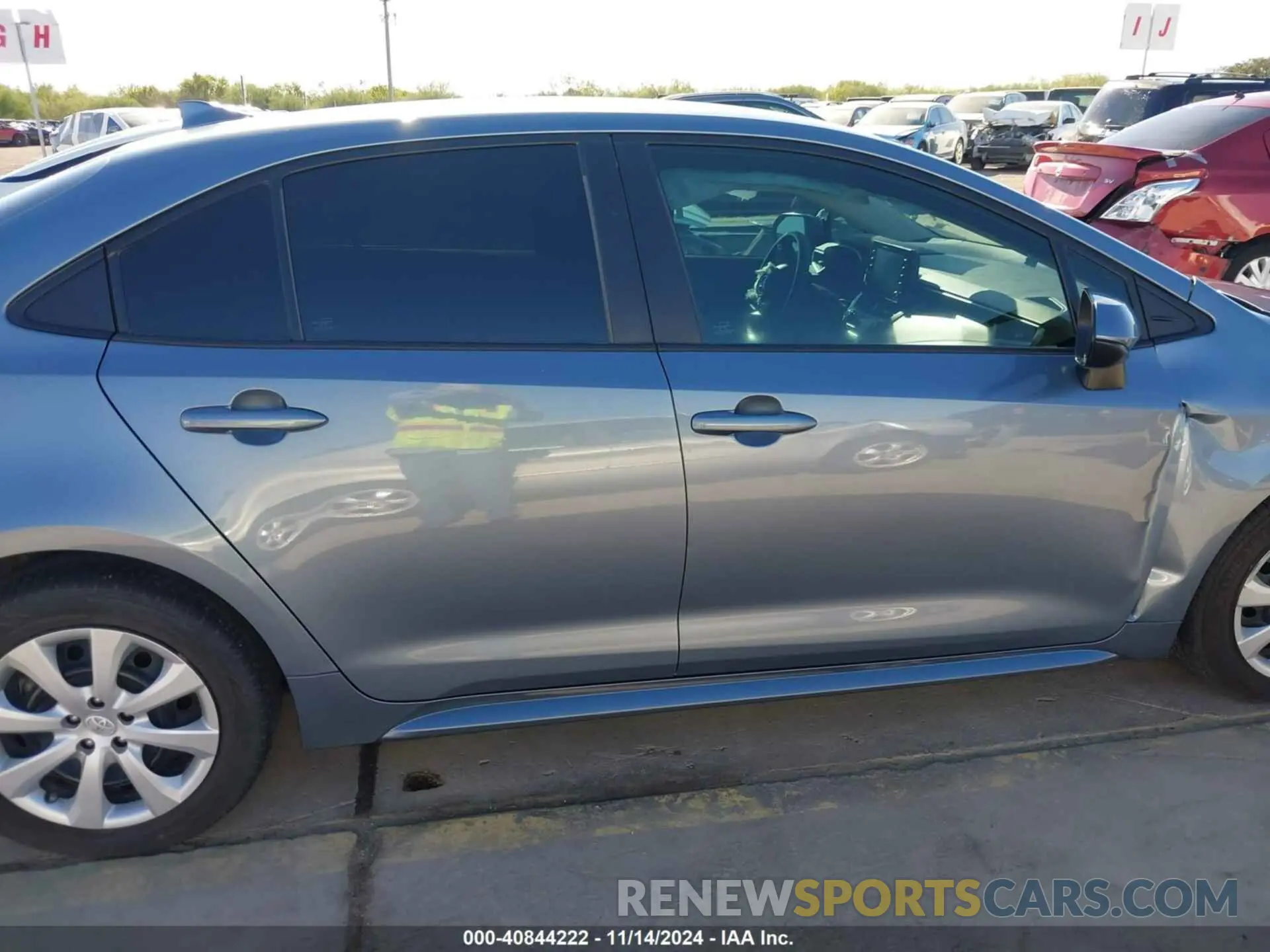 13 Photograph of a damaged car 5YFEPMAE4NP274723 TOYOTA COROLLA 2022