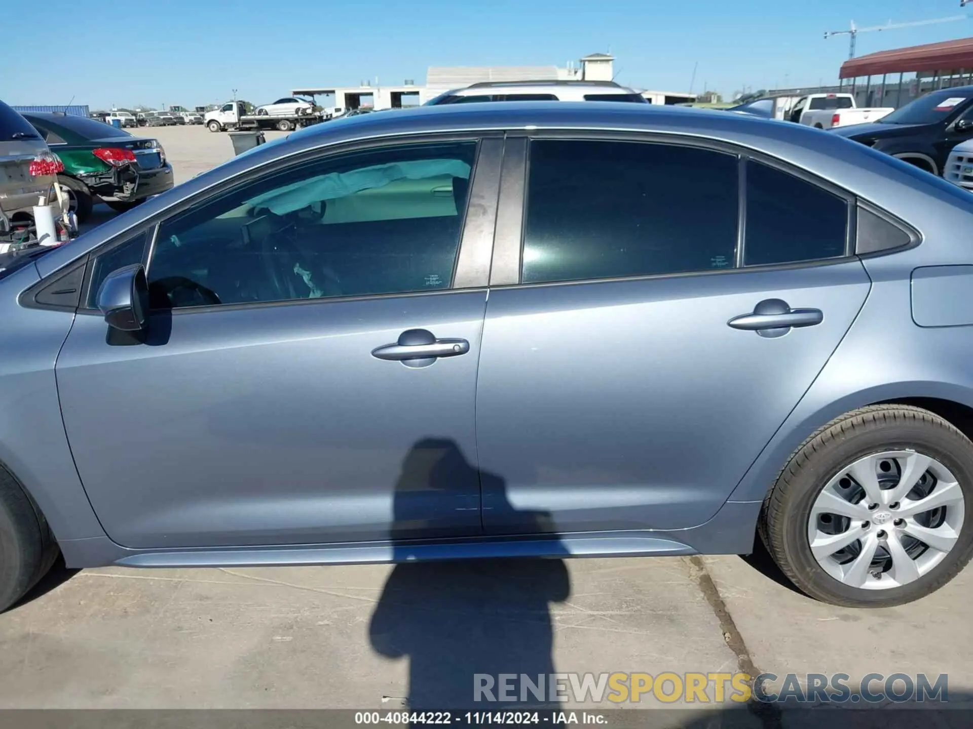 14 Photograph of a damaged car 5YFEPMAE4NP274723 TOYOTA COROLLA 2022