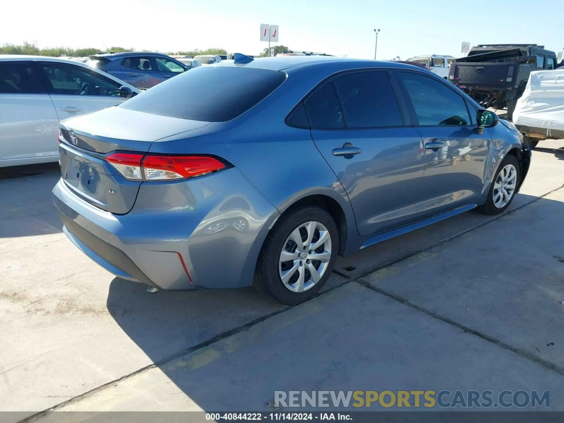 4 Photograph of a damaged car 5YFEPMAE4NP274723 TOYOTA COROLLA 2022