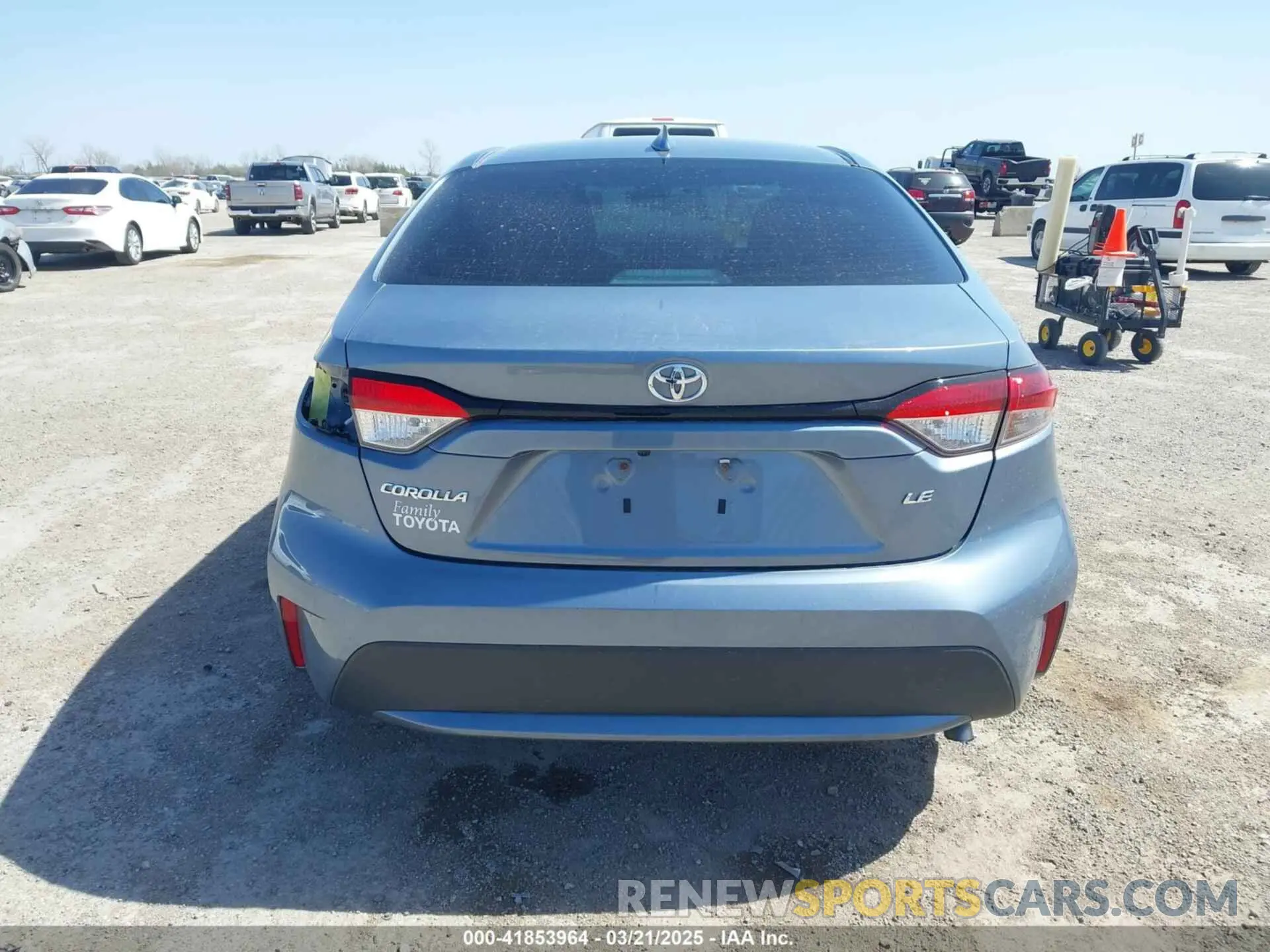 17 Photograph of a damaged car 5YFEPMAE4NP296625 TOYOTA COROLLA 2022