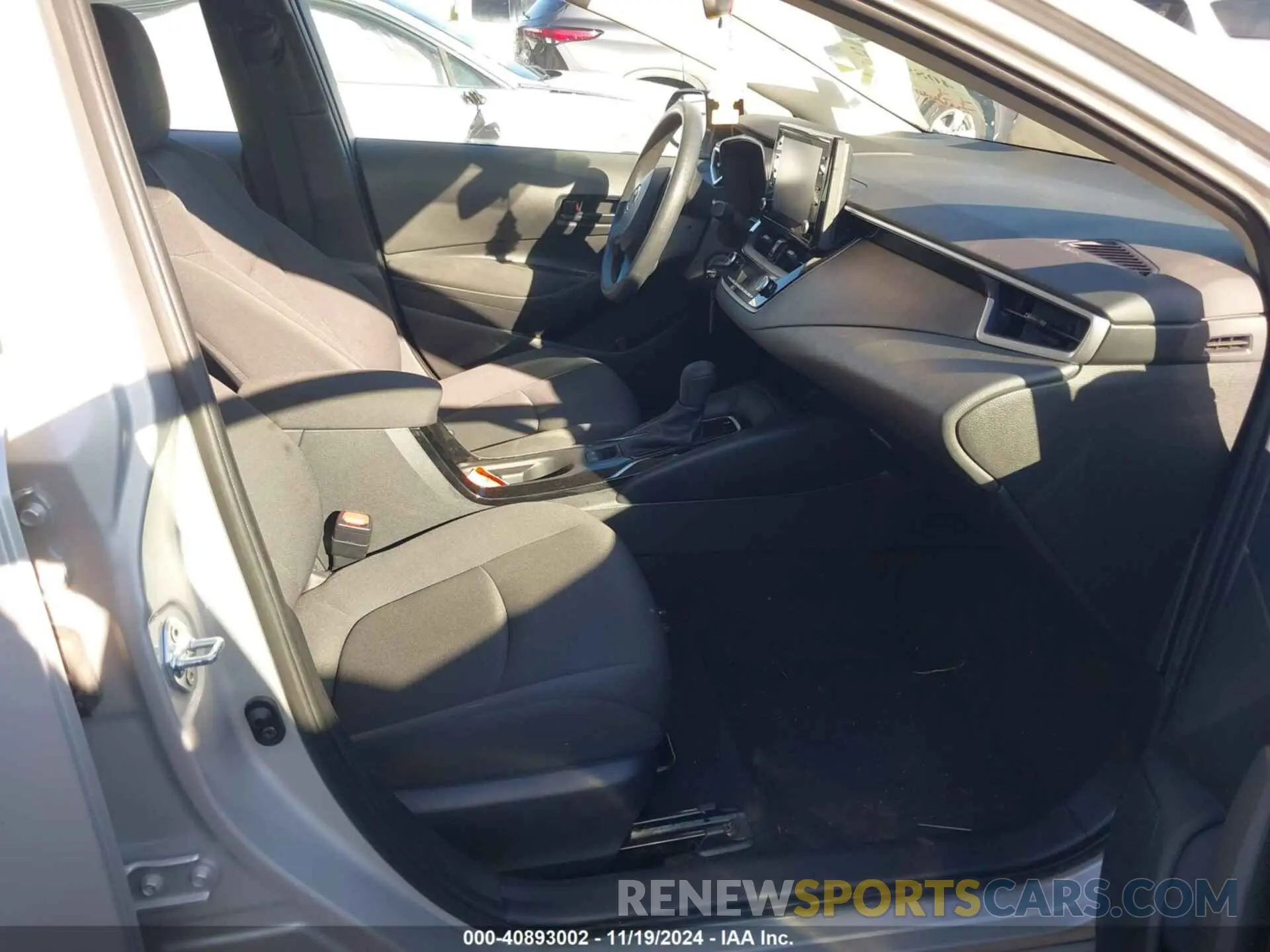 5 Photograph of a damaged car 5YFEPMAE4NP299914 TOYOTA COROLLA 2022