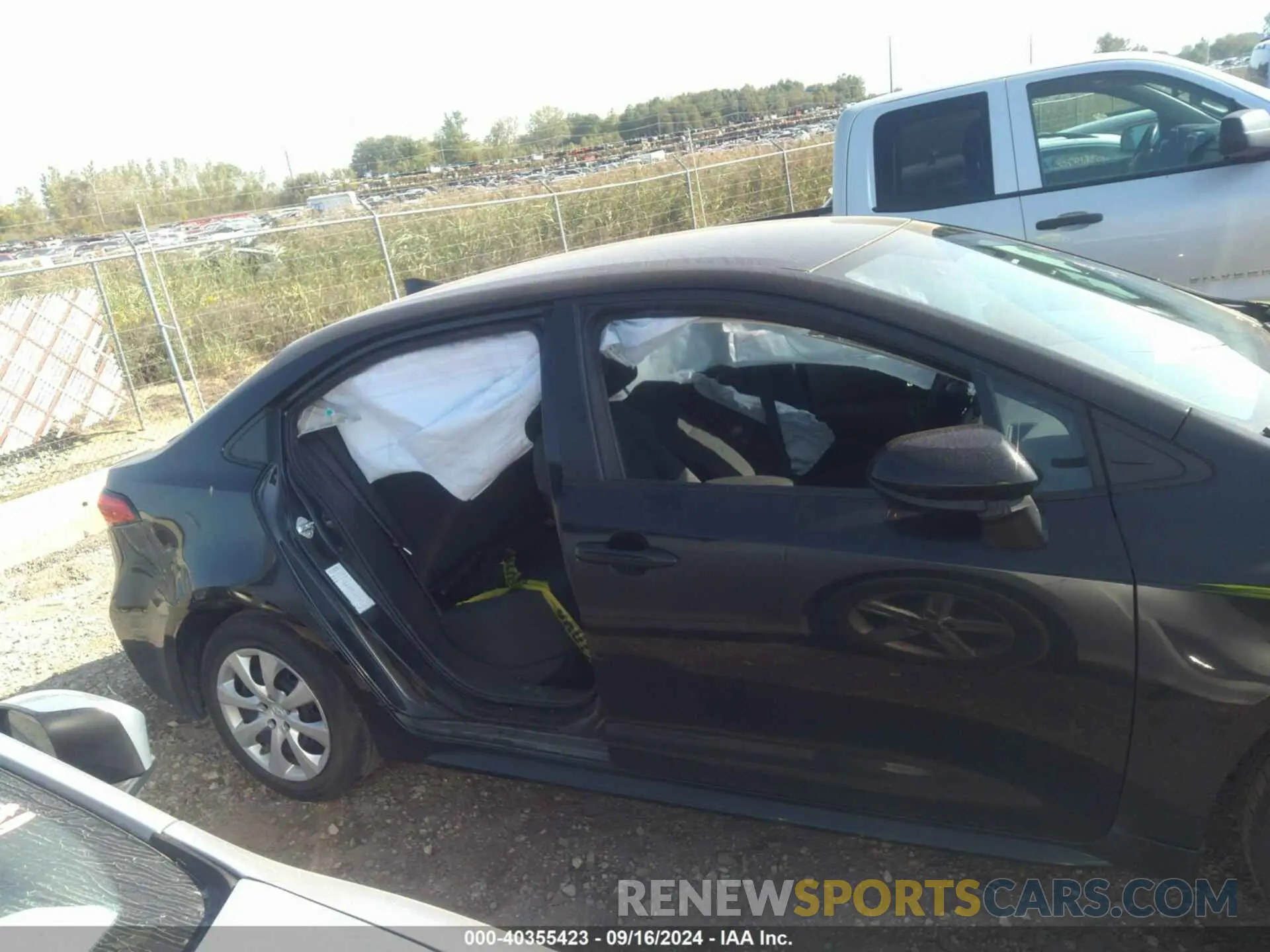 13 Photograph of a damaged car 5YFEPMAE4NP302469 TOYOTA COROLLA 2022