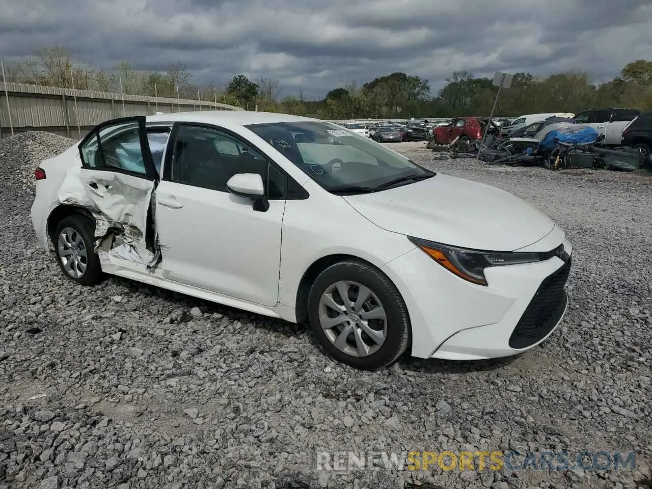 4 Photograph of a damaged car 5YFEPMAE4NP303394 TOYOTA COROLLA 2022