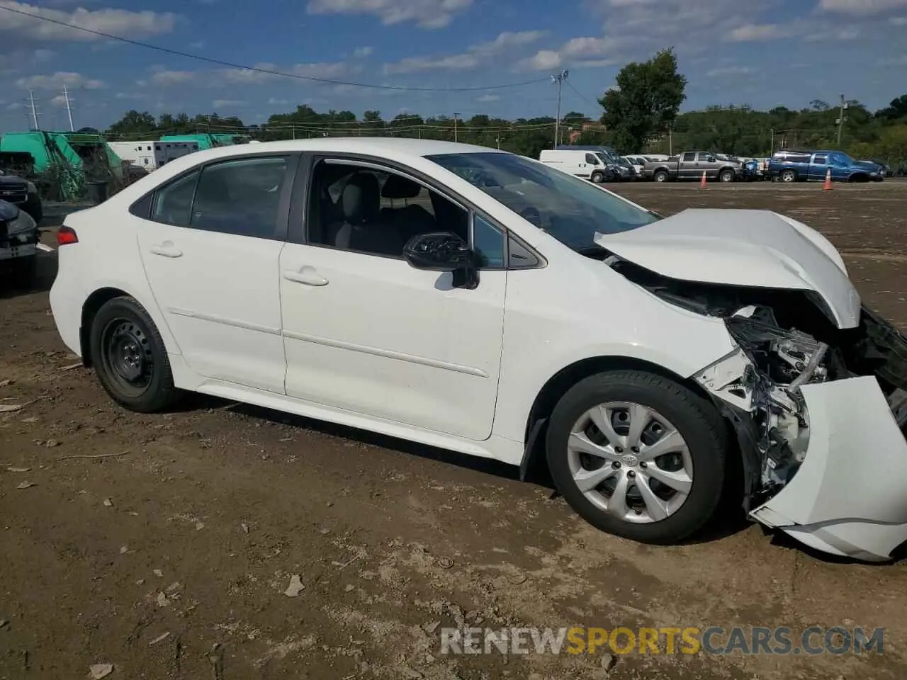 4 Photograph of a damaged car 5YFEPMAE4NP309373 TOYOTA COROLLA 2022