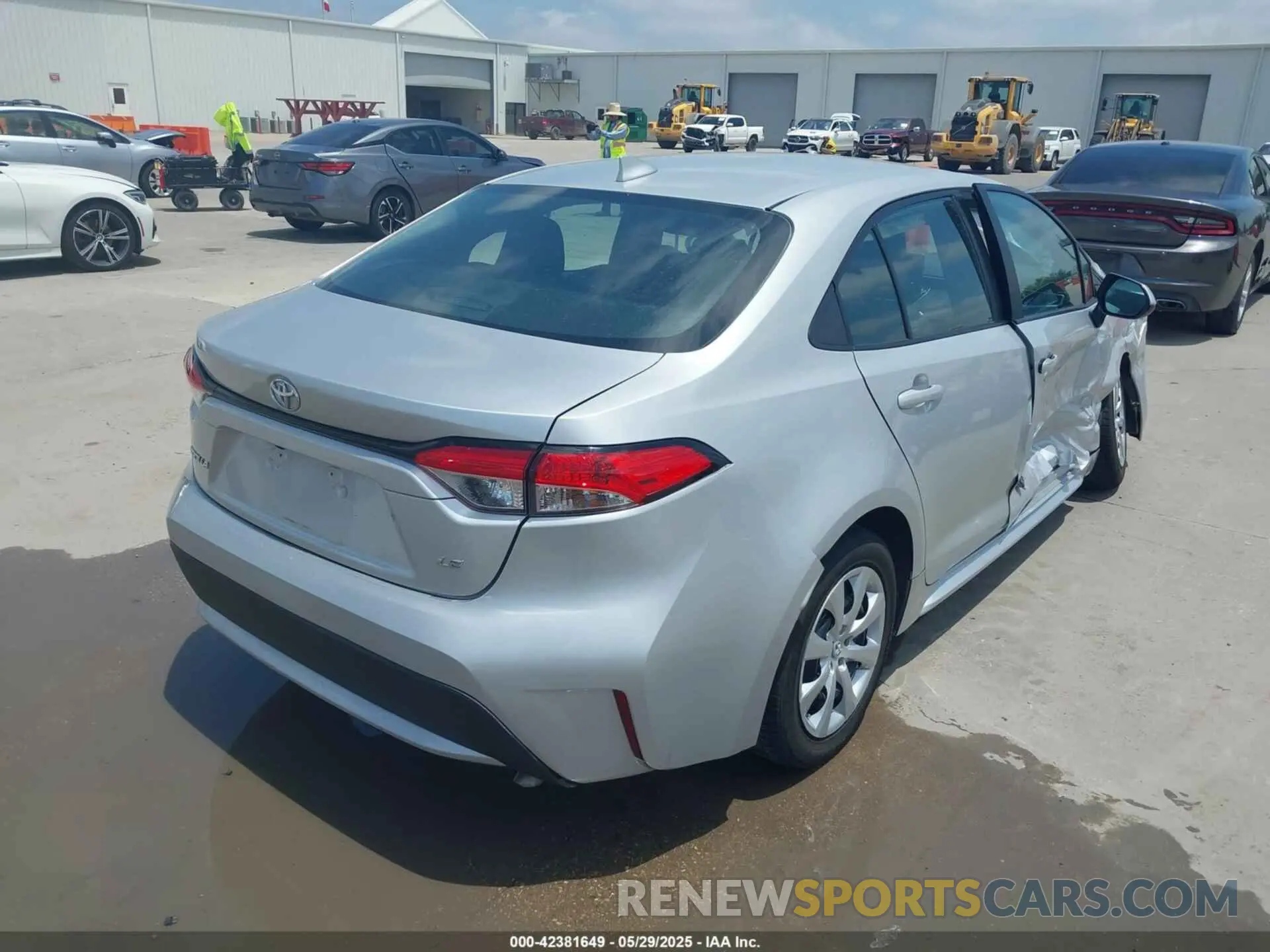 4 Photograph of a damaged car 5YFEPMAE4NP311656 TOYOTA COROLLA 2022