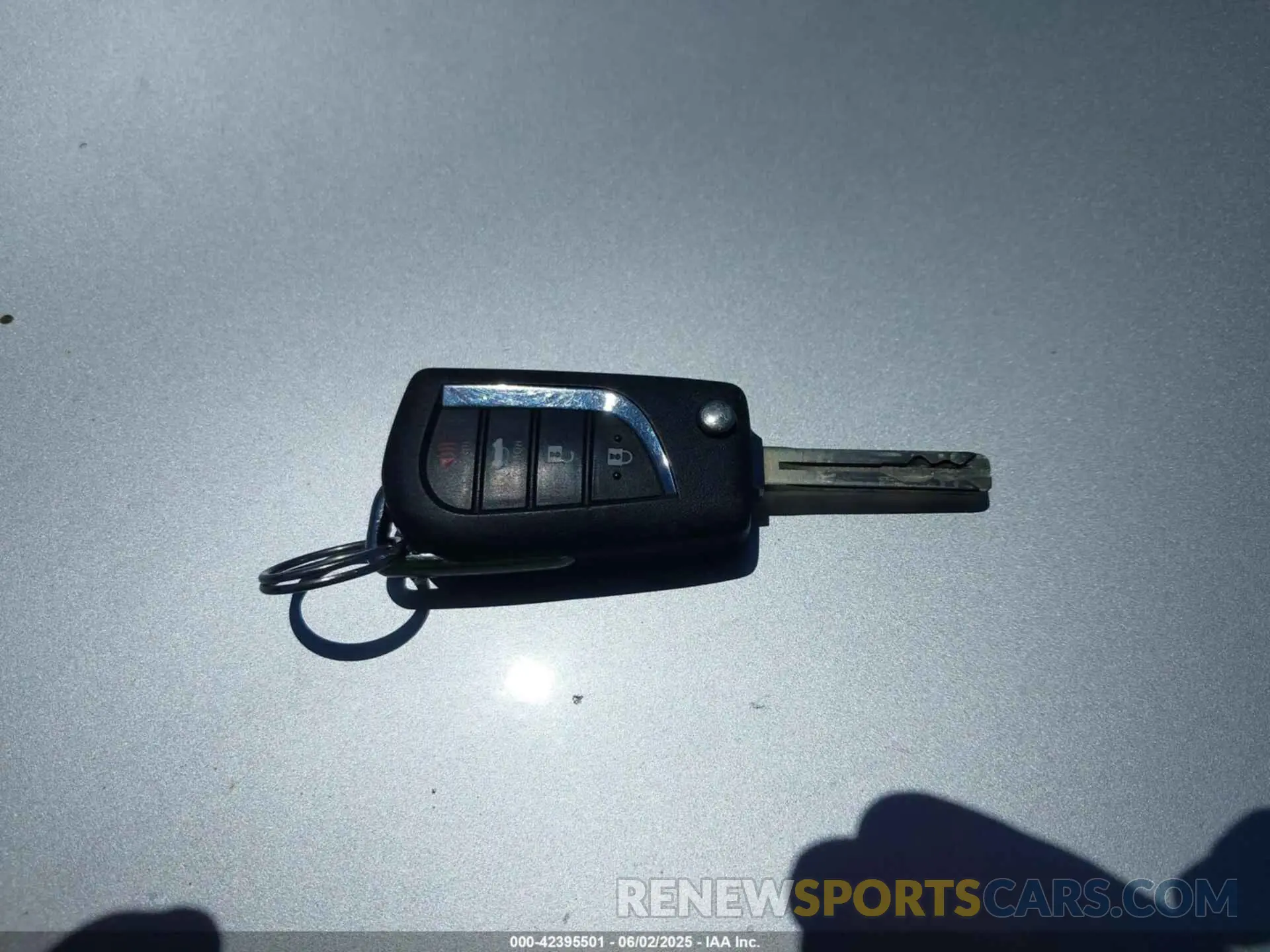 11 Photograph of a damaged car 5YFEPMAE4NP320194 TOYOTA COROLLA 2022