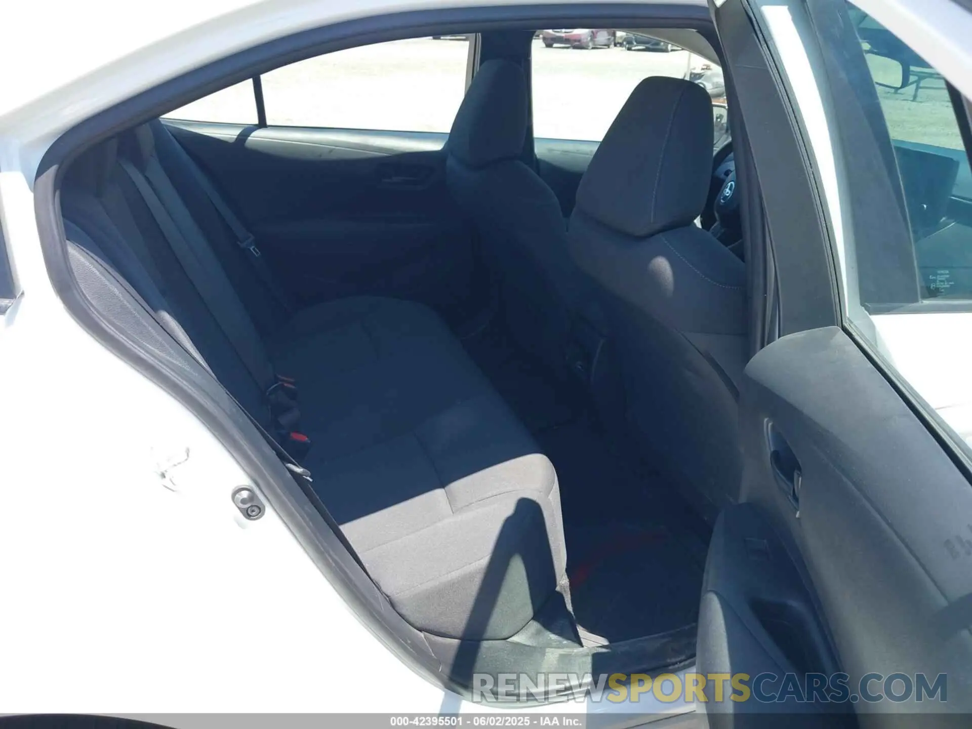 8 Photograph of a damaged car 5YFEPMAE4NP320194 TOYOTA COROLLA 2022