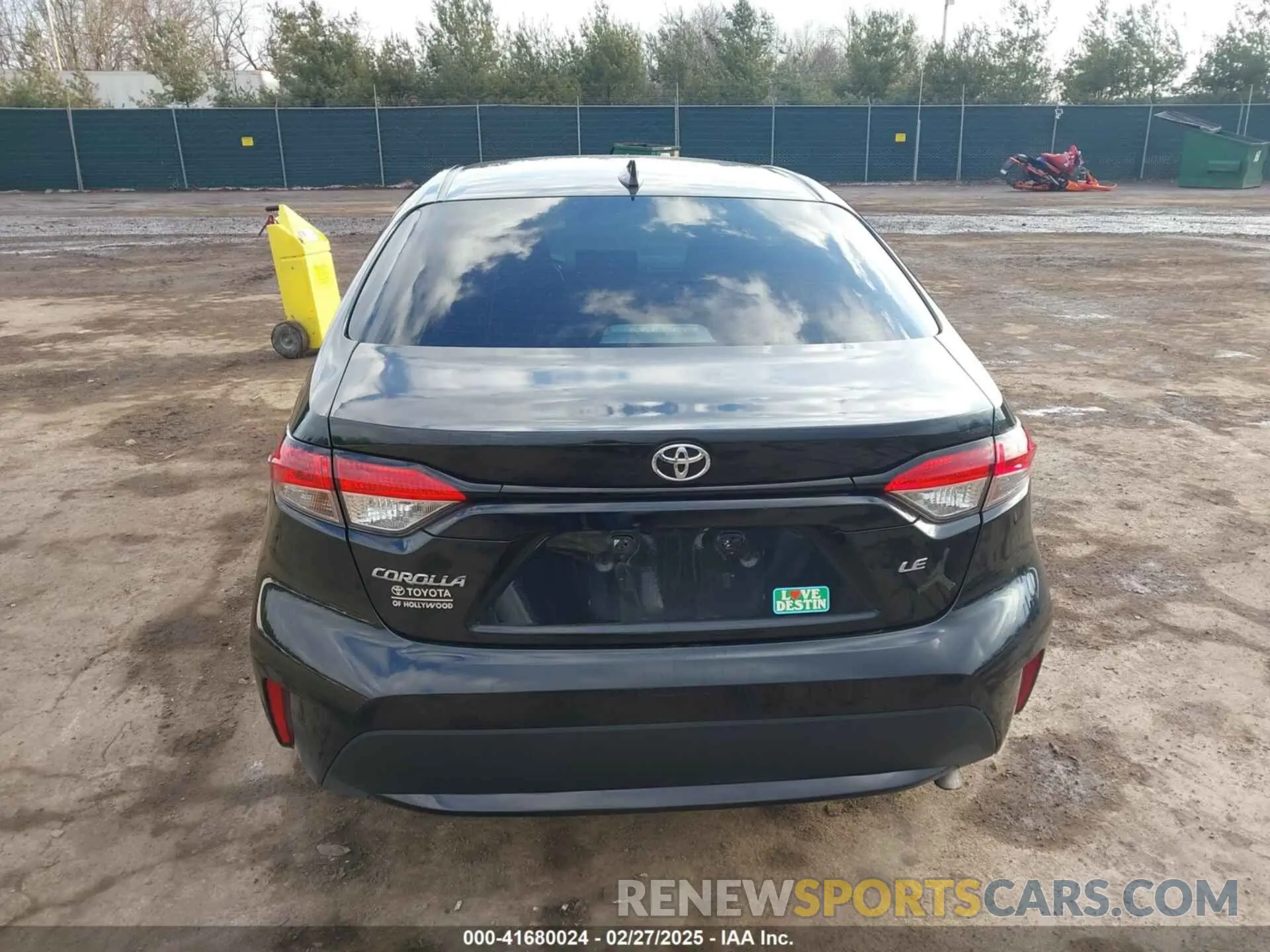 17 Photograph of a damaged car 5YFEPMAE4NP324102 TOYOTA COROLLA 2022