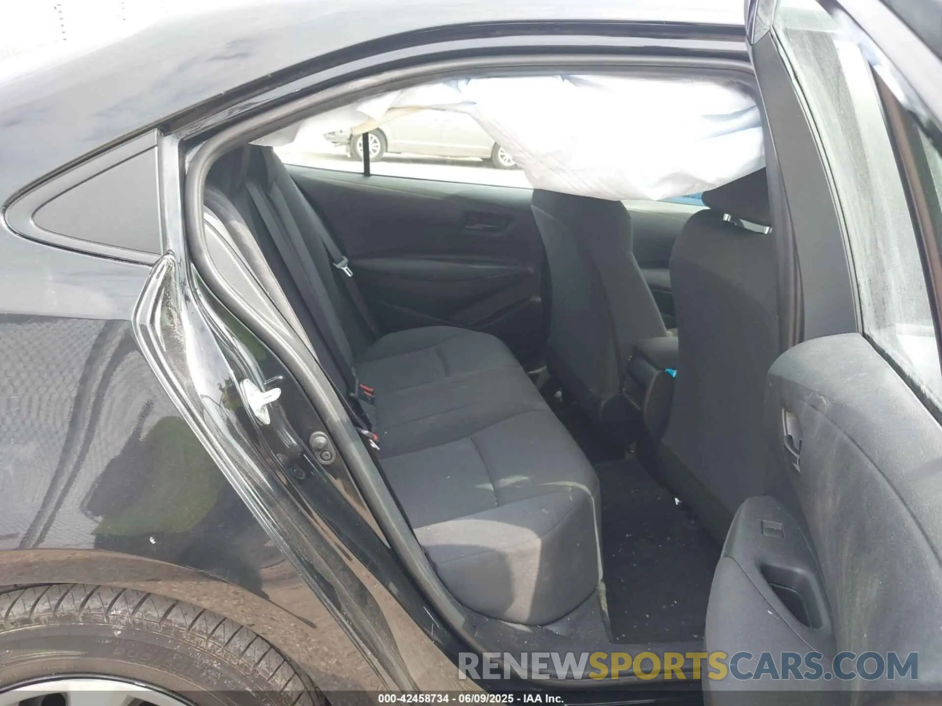8 Photograph of a damaged car 5YFEPMAE4NP351462 TOYOTA COROLLA 2022