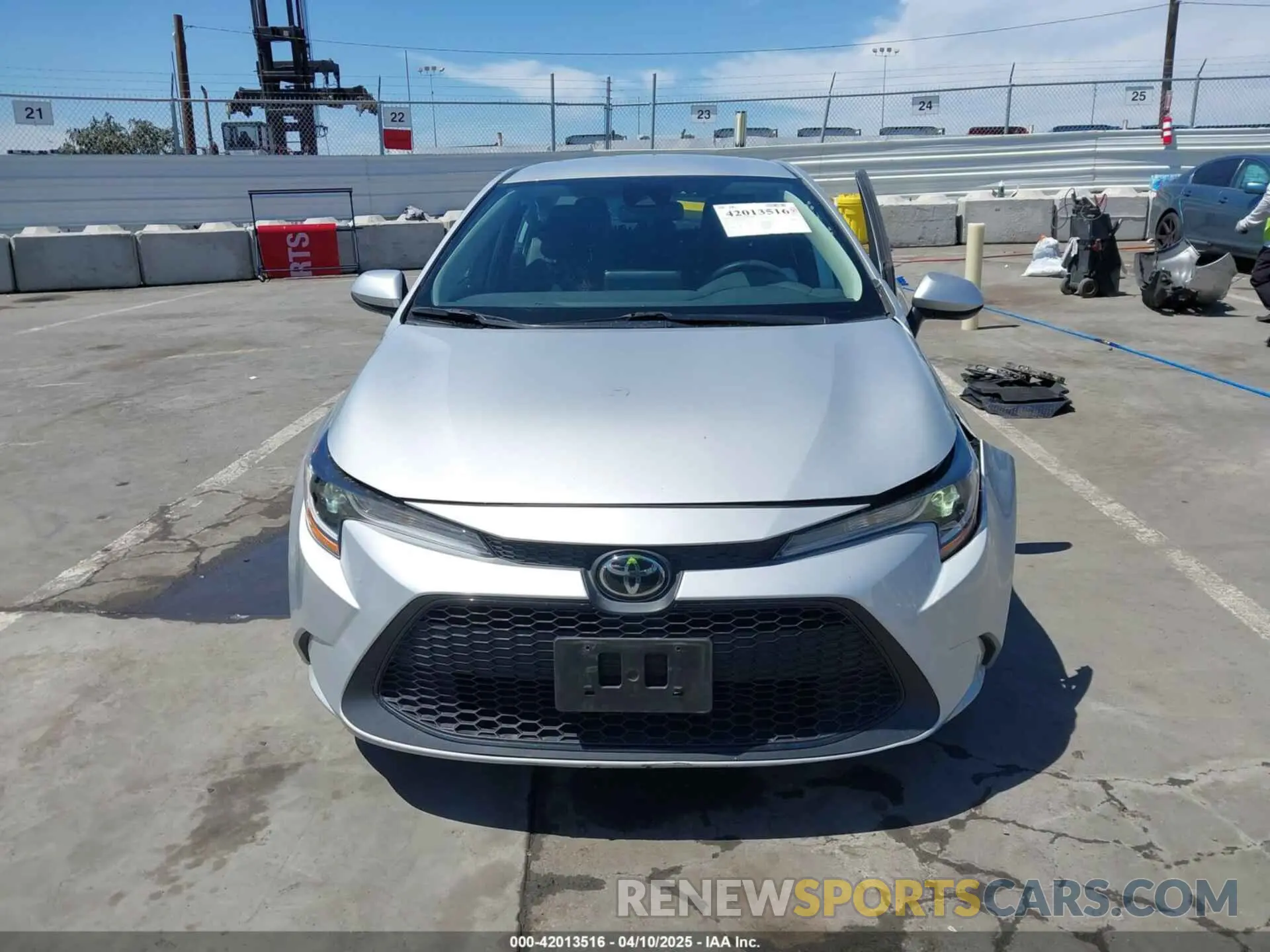 12 Photograph of a damaged car 5YFEPMAE4NP353356 TOYOTA COROLLA 2022