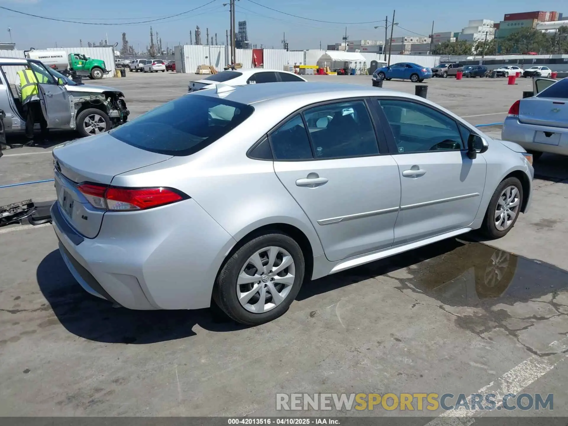 4 Photograph of a damaged car 5YFEPMAE4NP353356 TOYOTA COROLLA 2022