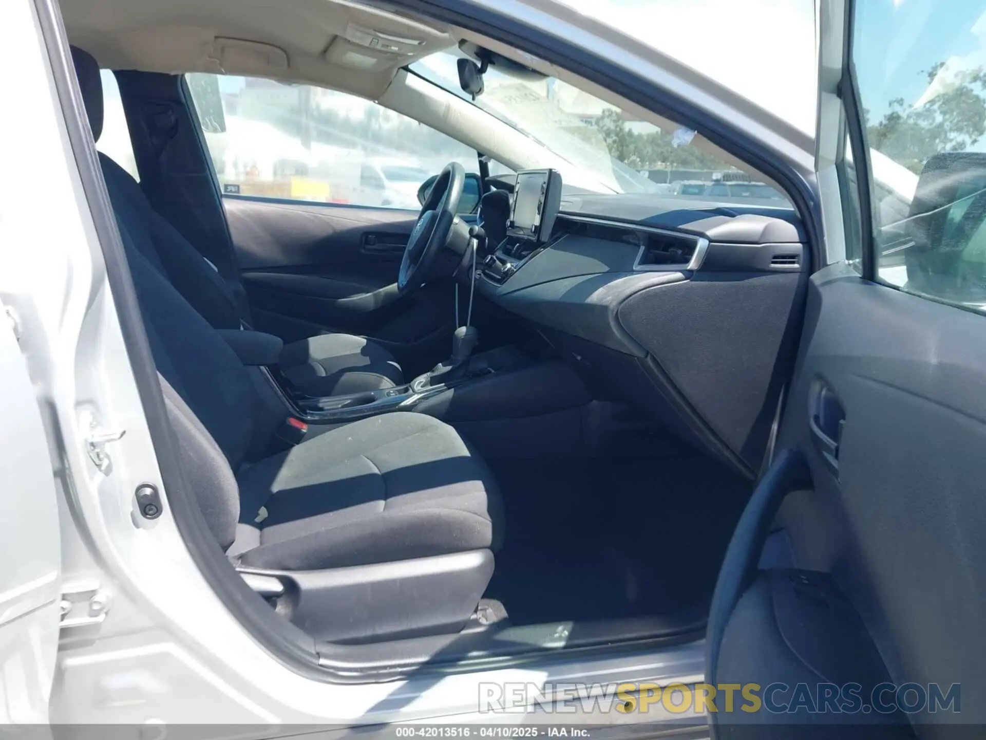5 Photograph of a damaged car 5YFEPMAE4NP353356 TOYOTA COROLLA 2022