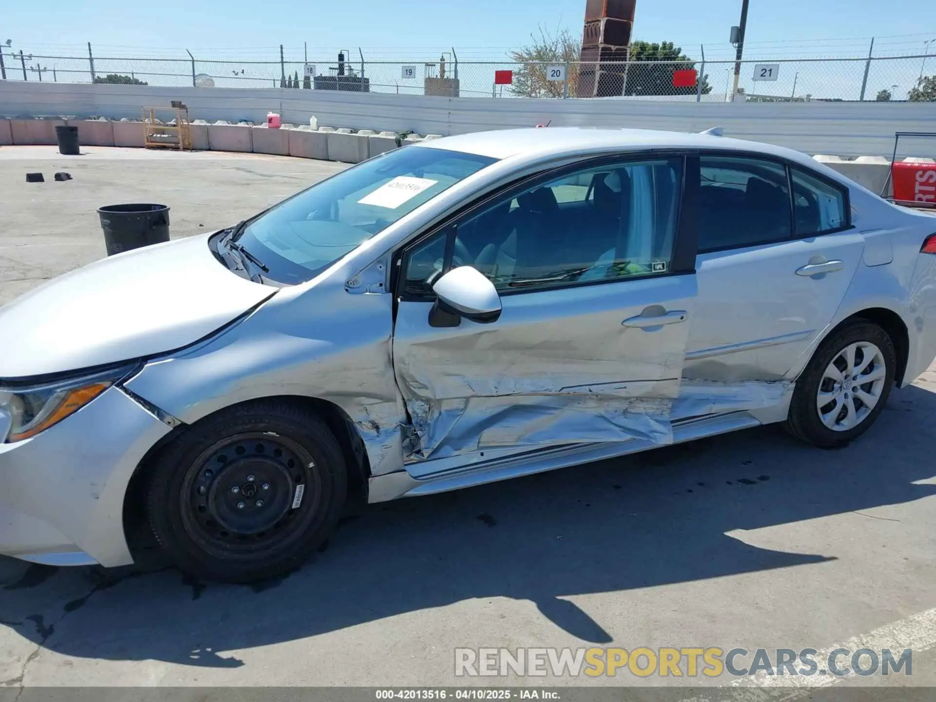6 Photograph of a damaged car 5YFEPMAE4NP353356 TOYOTA COROLLA 2022