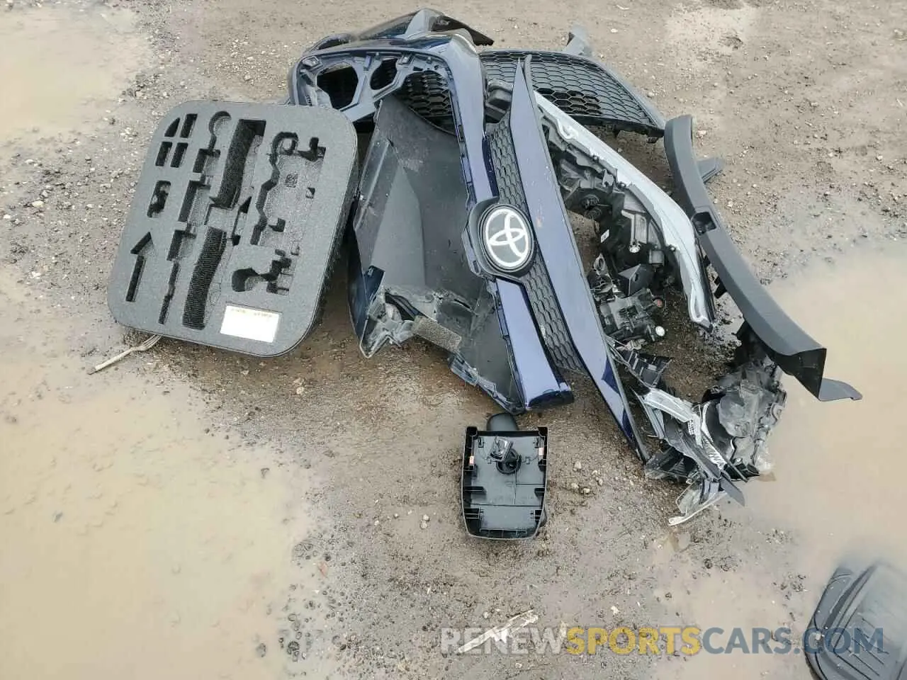 12 Photograph of a damaged car 5YFEPMAE4NP357018 TOYOTA COROLLA 2022