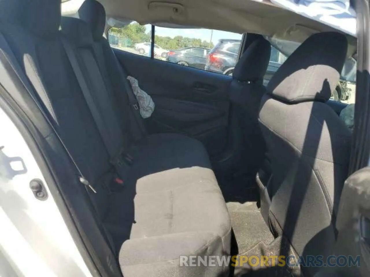 10 Photograph of a damaged car 5YFEPMAE4NP363997 TOYOTA COROLLA 2022