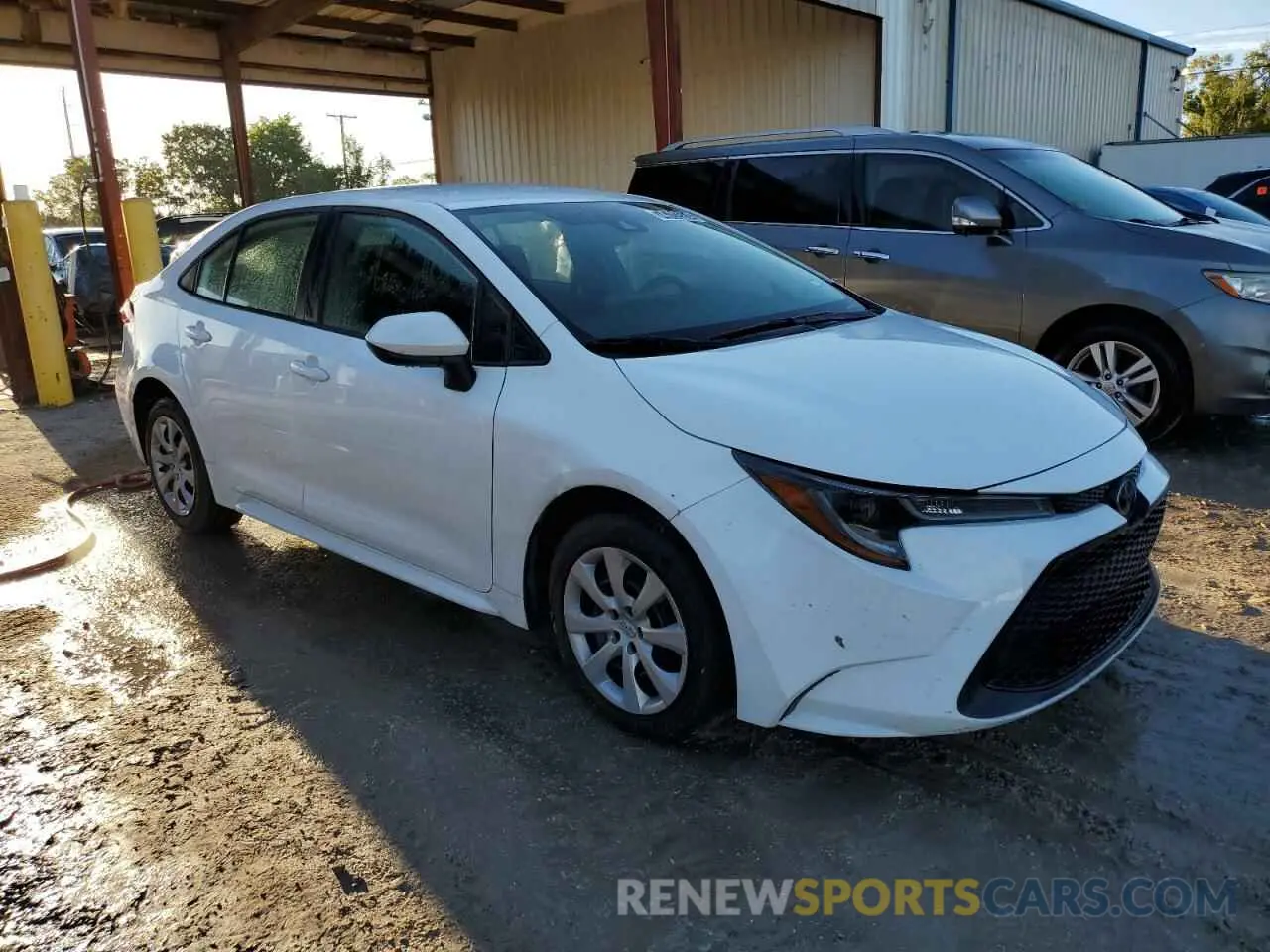 4 Photograph of a damaged car 5YFEPMAE4NP368049 TOYOTA COROLLA 2022