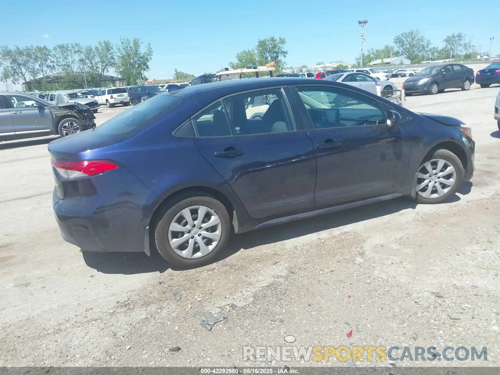 4 Photograph of a damaged car 5YFEPMAE4NP372263 TOYOTA COROLLA 2022