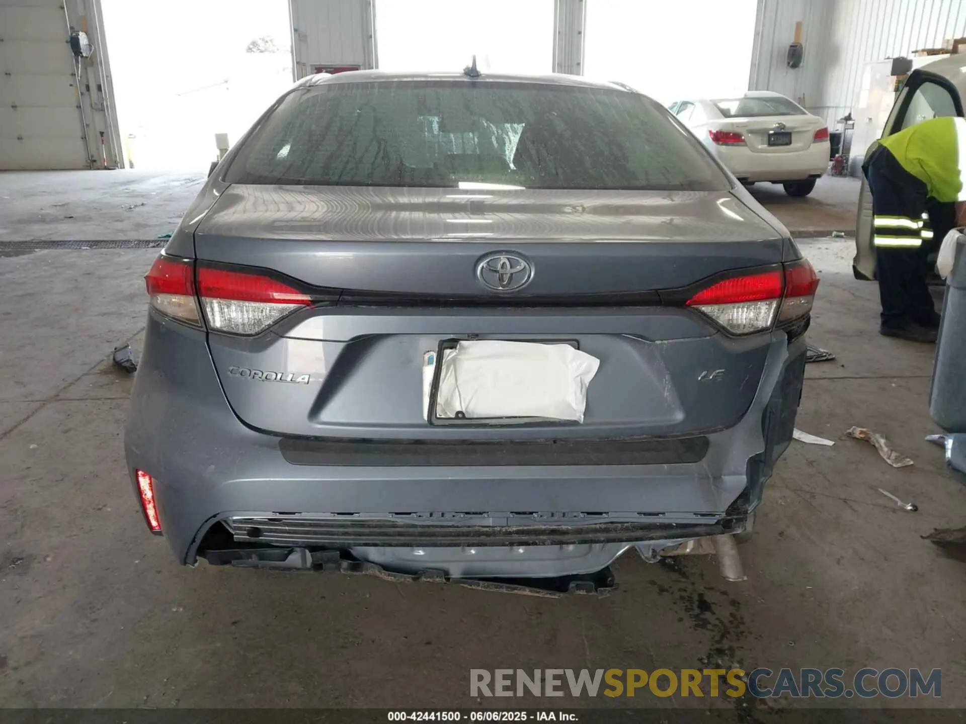 16 Photograph of a damaged car 5YFEPMAE4NP388589 TOYOTA COROLLA 2022