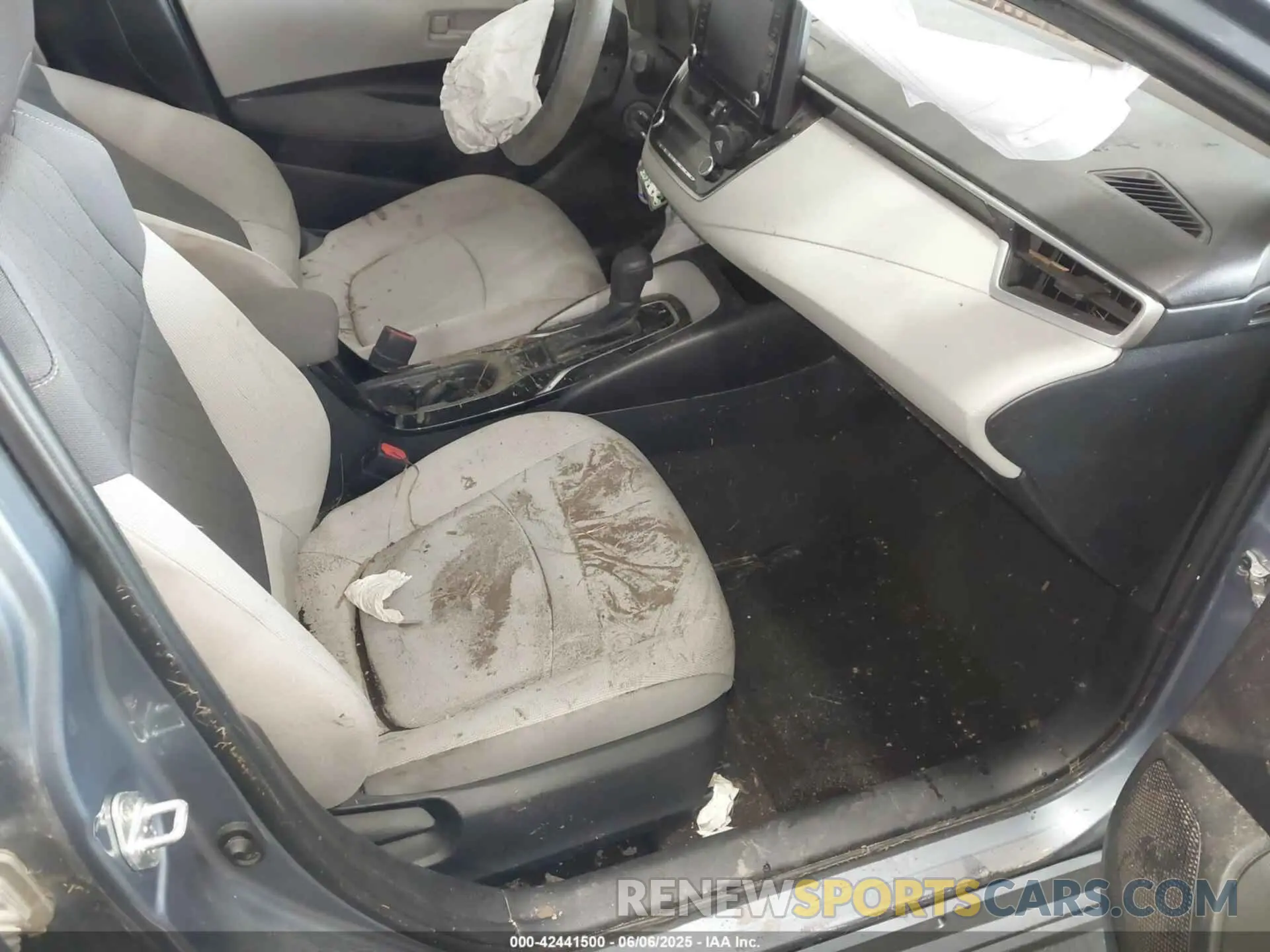 5 Photograph of a damaged car 5YFEPMAE4NP388589 TOYOTA COROLLA 2022