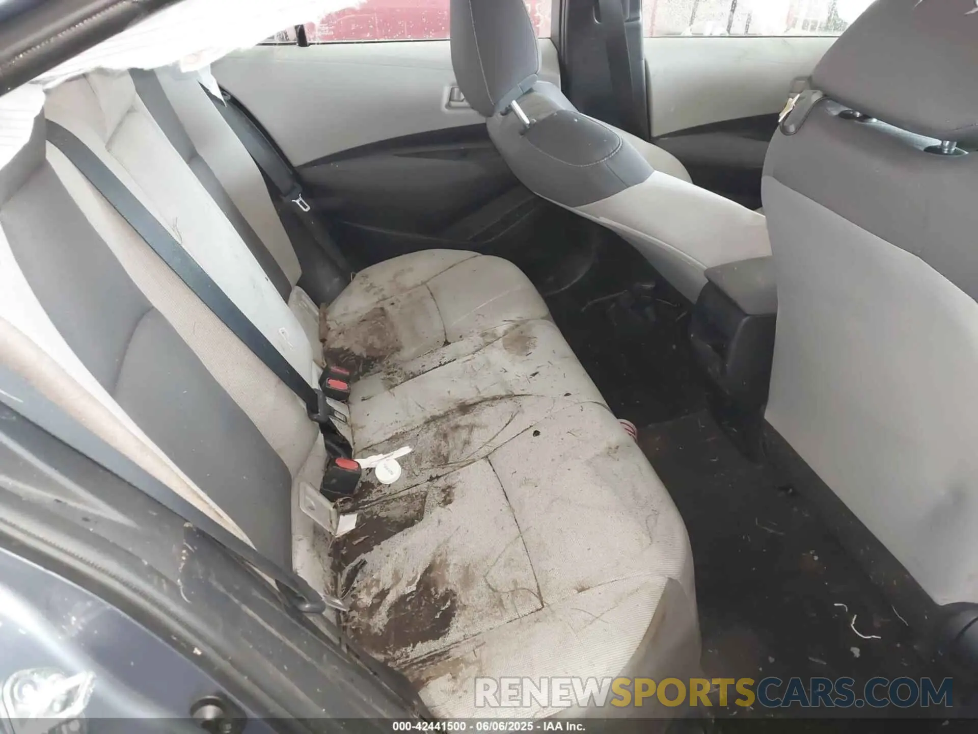 8 Photograph of a damaged car 5YFEPMAE4NP388589 TOYOTA COROLLA 2022