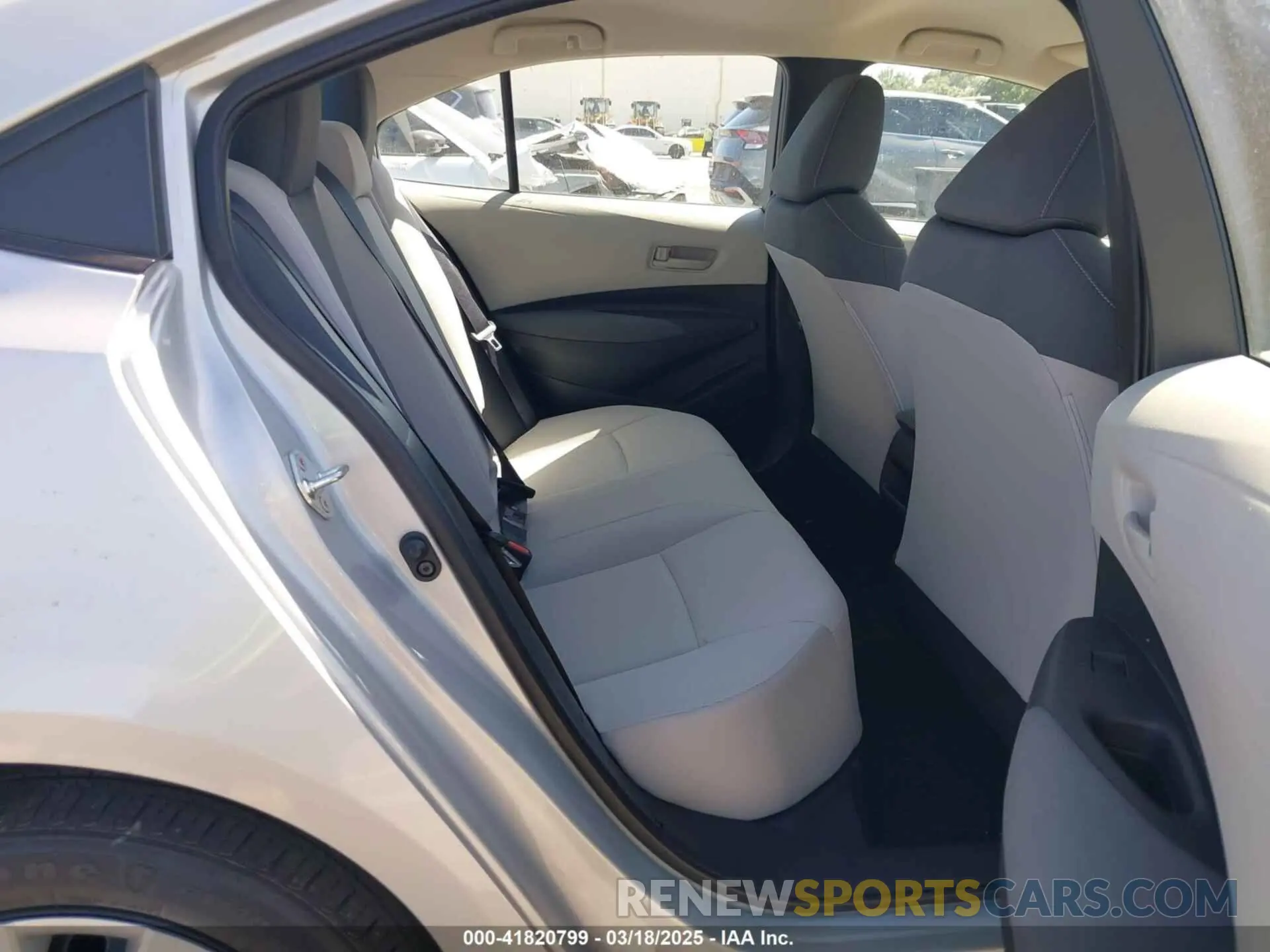 8 Photograph of a damaged car 5YFEPMAE5NP292471 TOYOTA COROLLA 2022