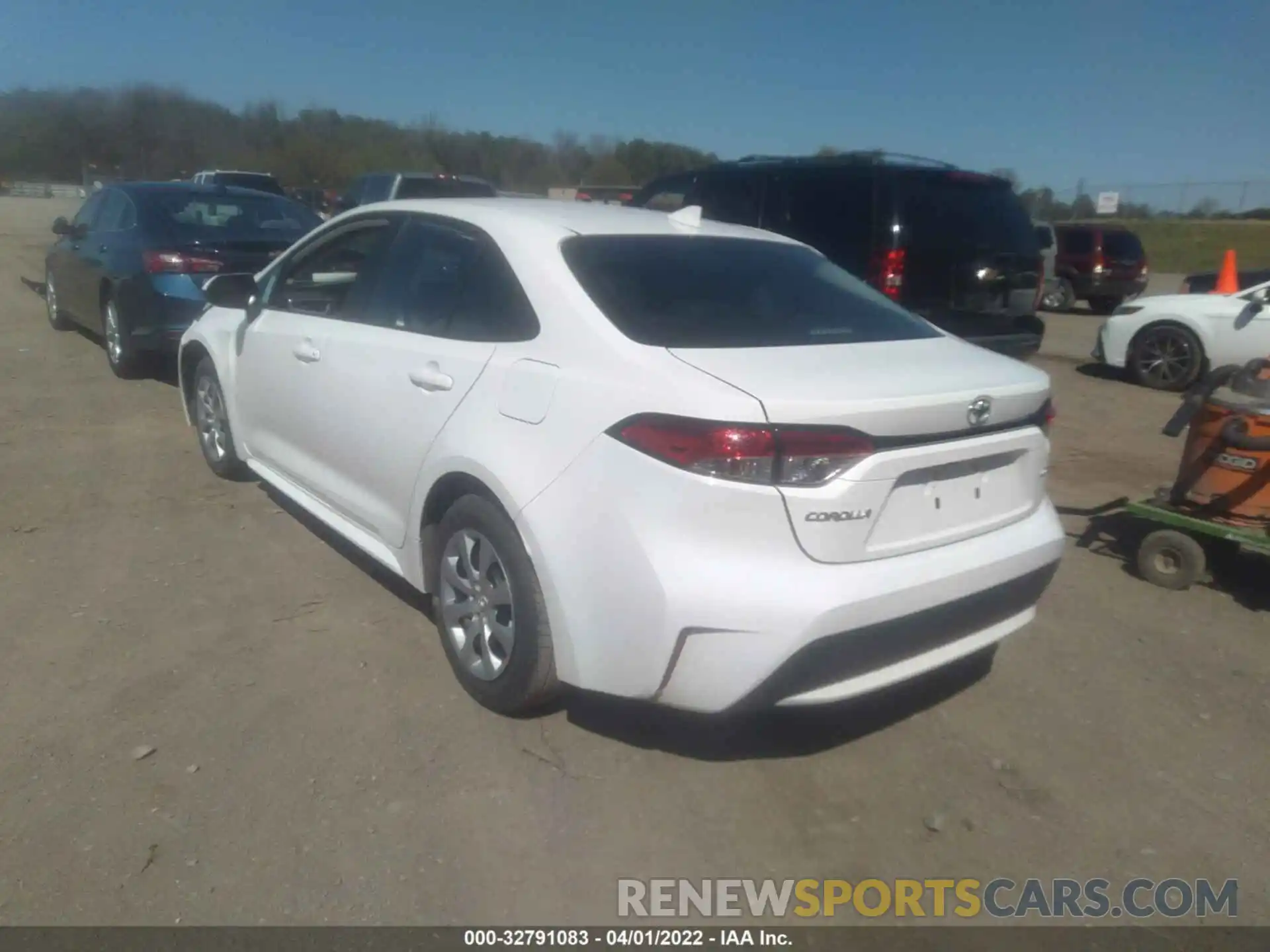 3 Photograph of a damaged car 5YFEPMAE5NP295239 TOYOTA COROLLA 2022