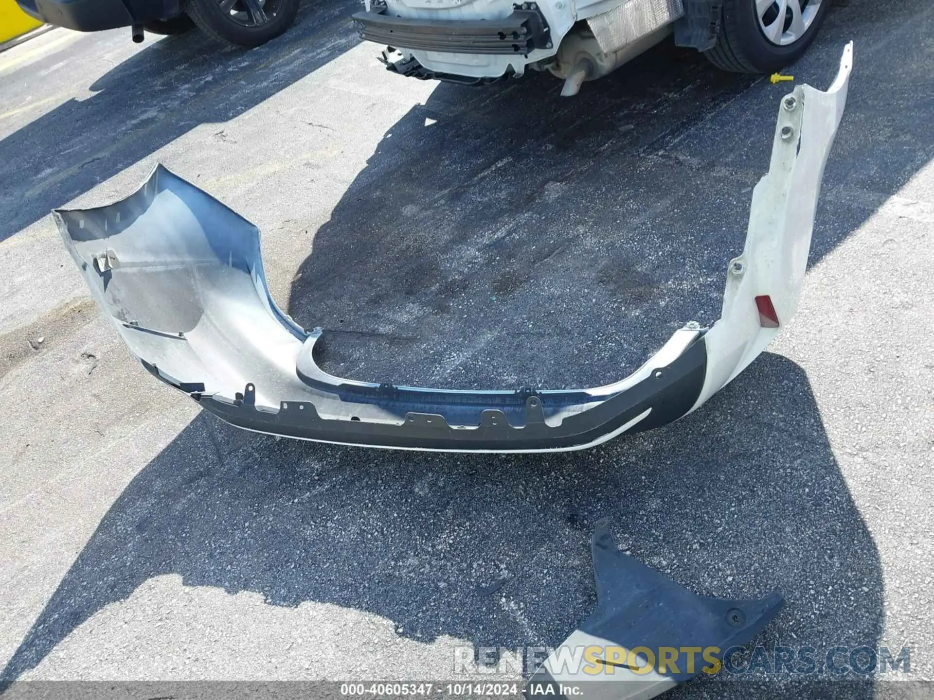 12 Photograph of a damaged car 5YFEPMAE5NP296035 TOYOTA COROLLA 2022