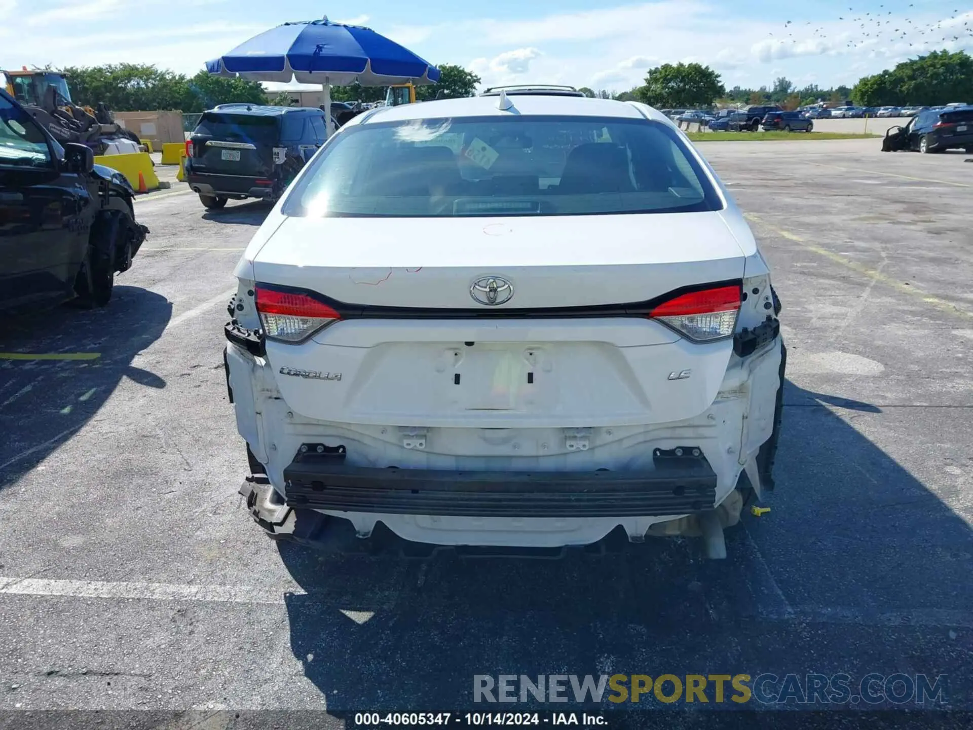 17 Photograph of a damaged car 5YFEPMAE5NP296035 TOYOTA COROLLA 2022