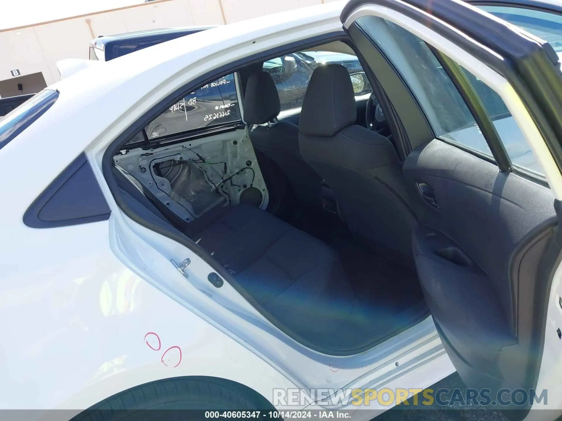 8 Photograph of a damaged car 5YFEPMAE5NP296035 TOYOTA COROLLA 2022